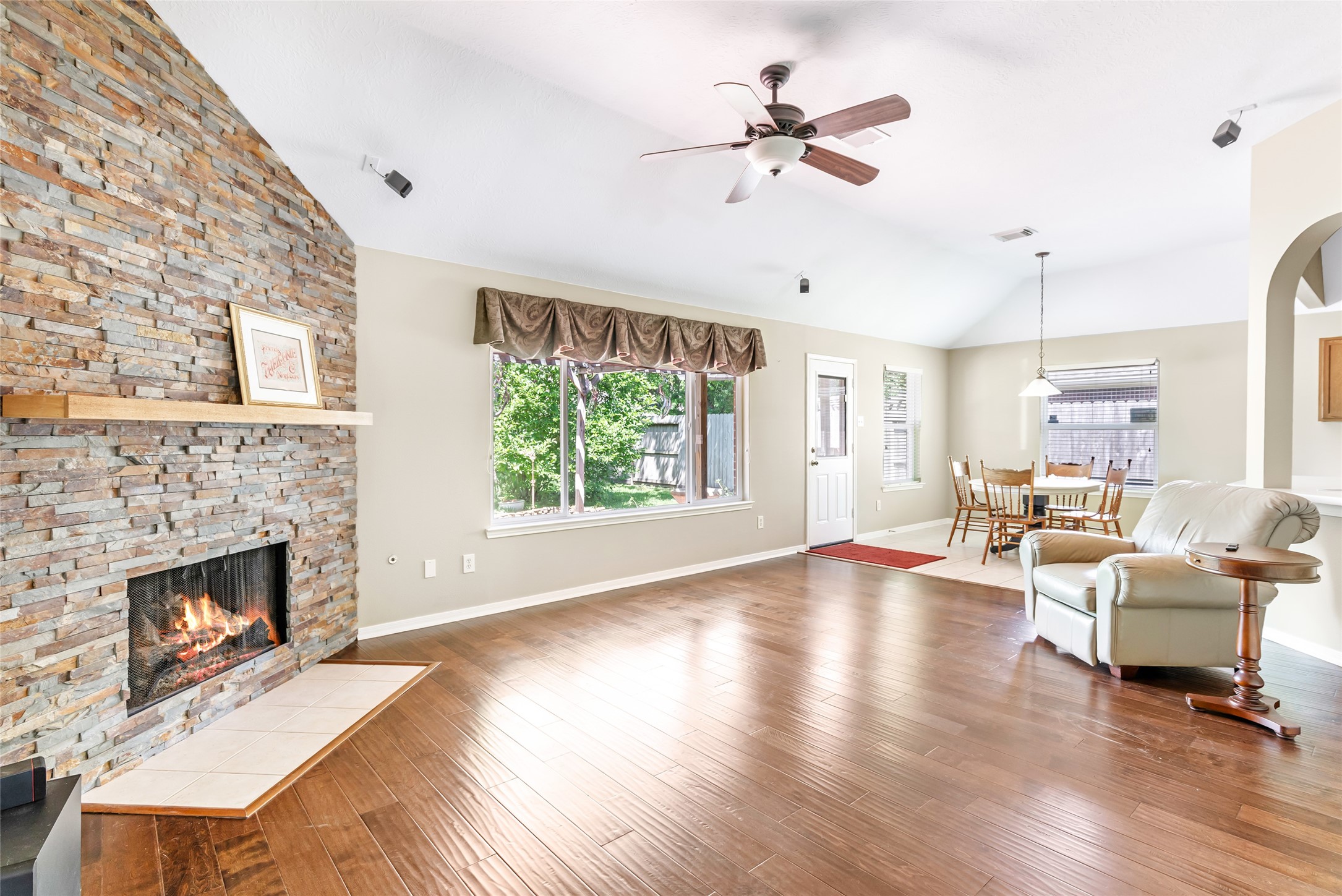 2203 Blossom Creek Drive Property Photo 6