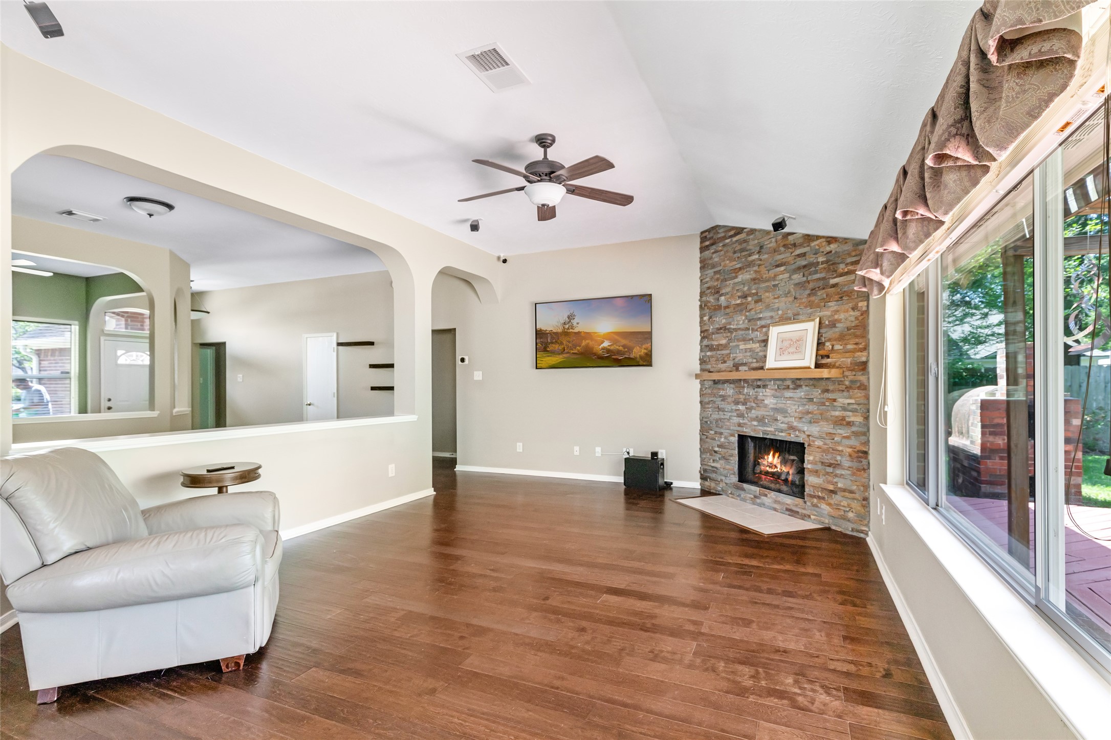 2203 Blossom Creek Drive Property Photo 7
