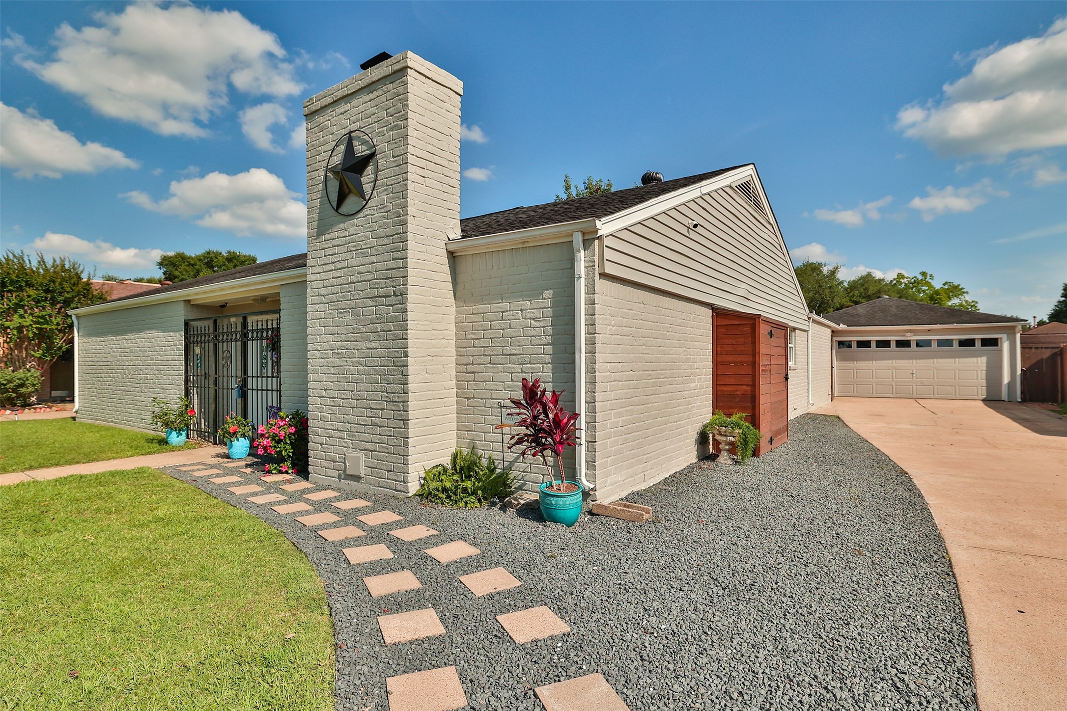 15923 Pine Mountain Drive