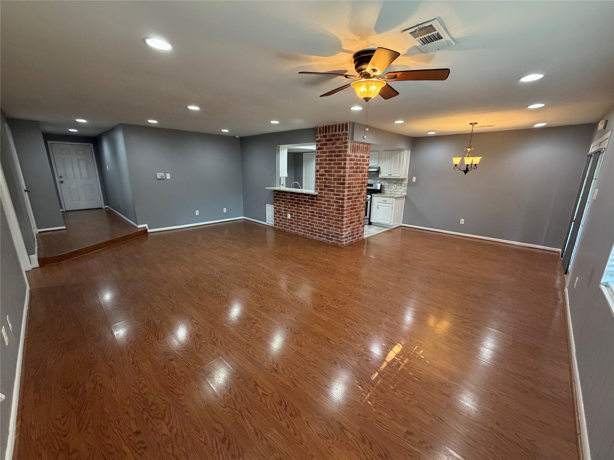 7202 Deep Forest Drive Property Photo 6