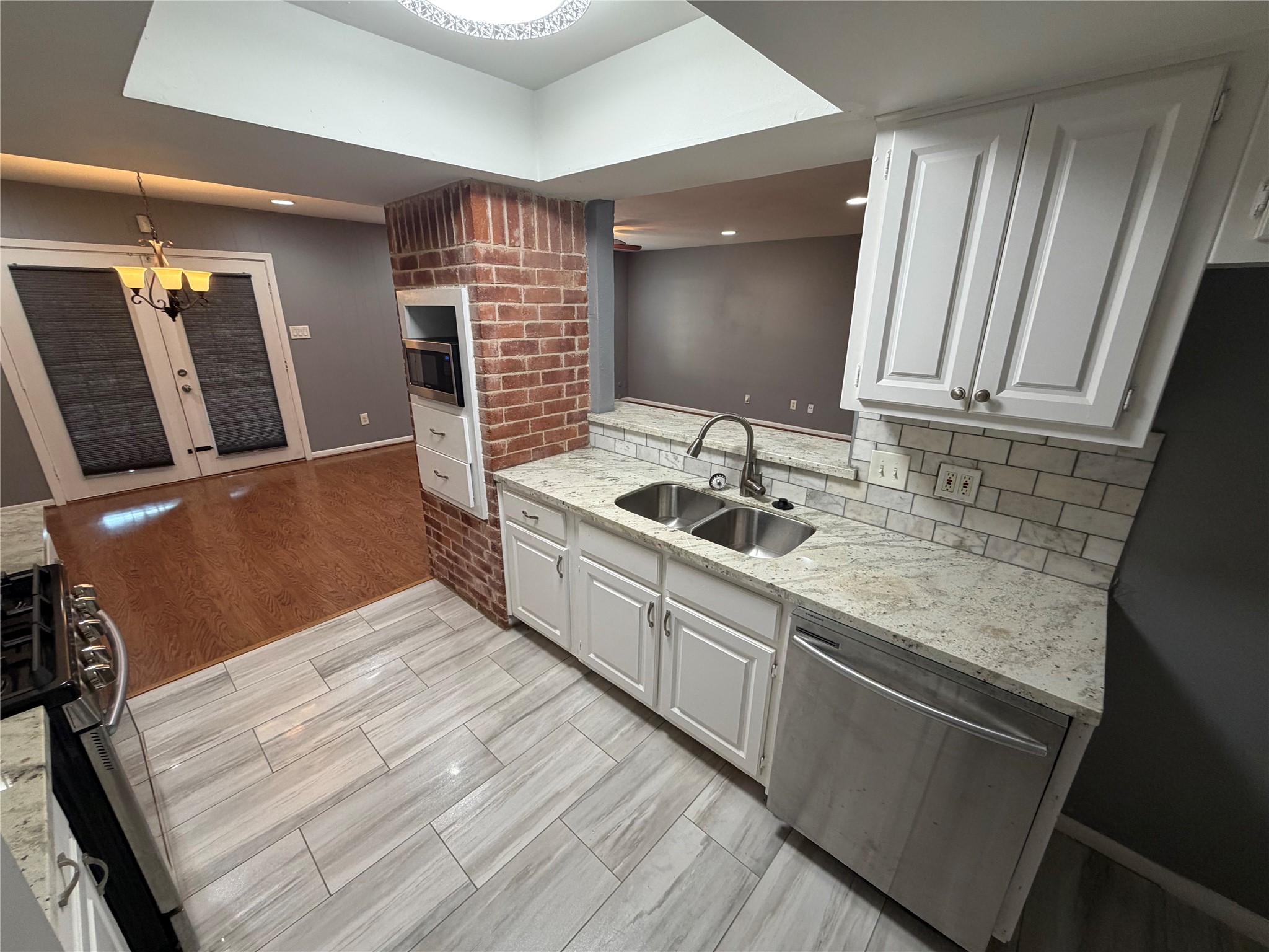 7202 Deep Forest Drive Property Photo 8