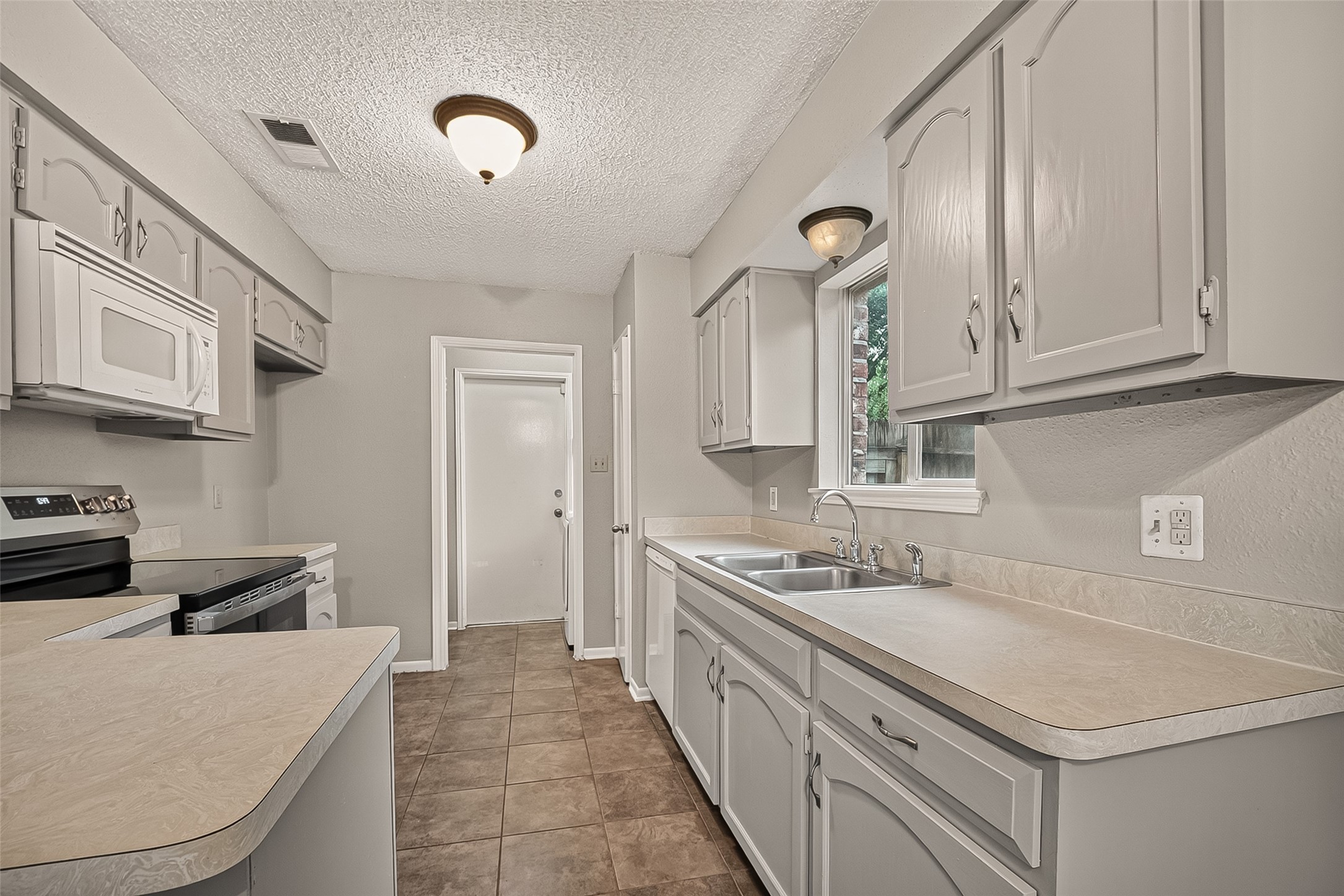 16451 Cavendish Drive Property Photo 13