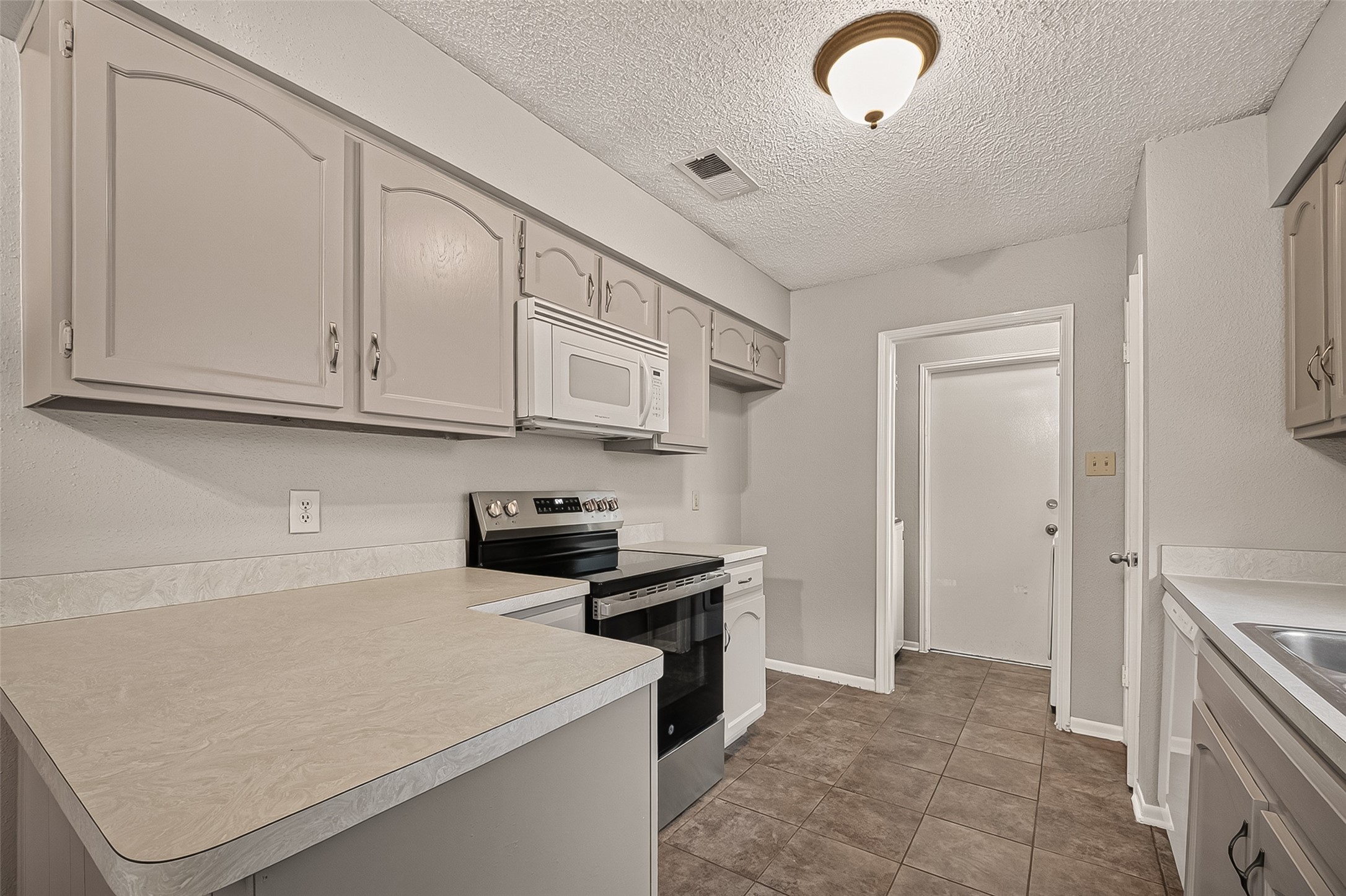 16451 Cavendish Drive Property Photo 14