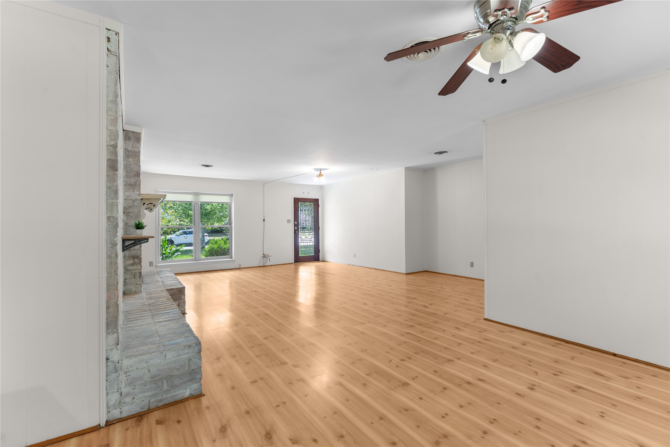 1911 Manila Lane Property Photo 5