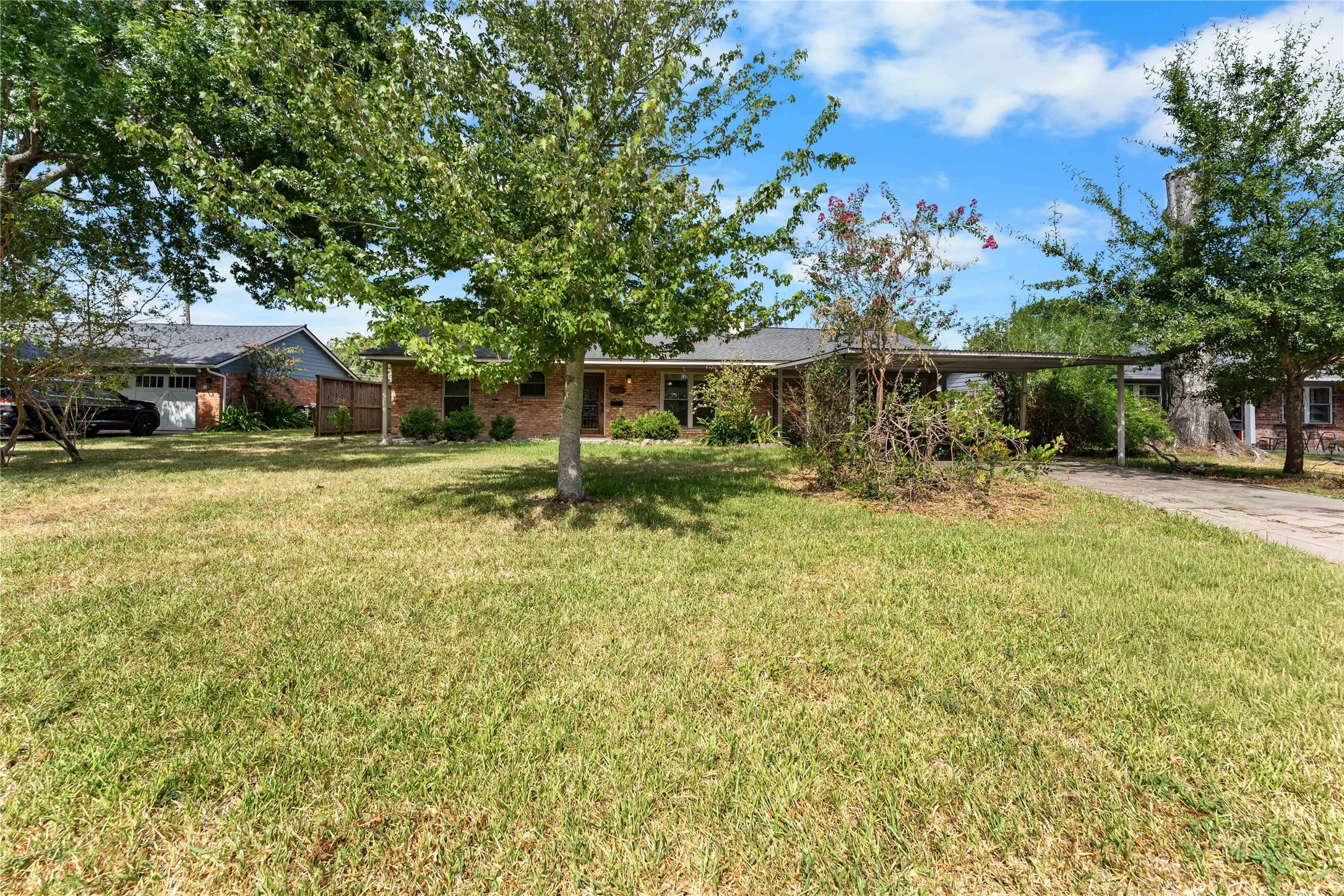 1911 Manila Lane Property Photo 6