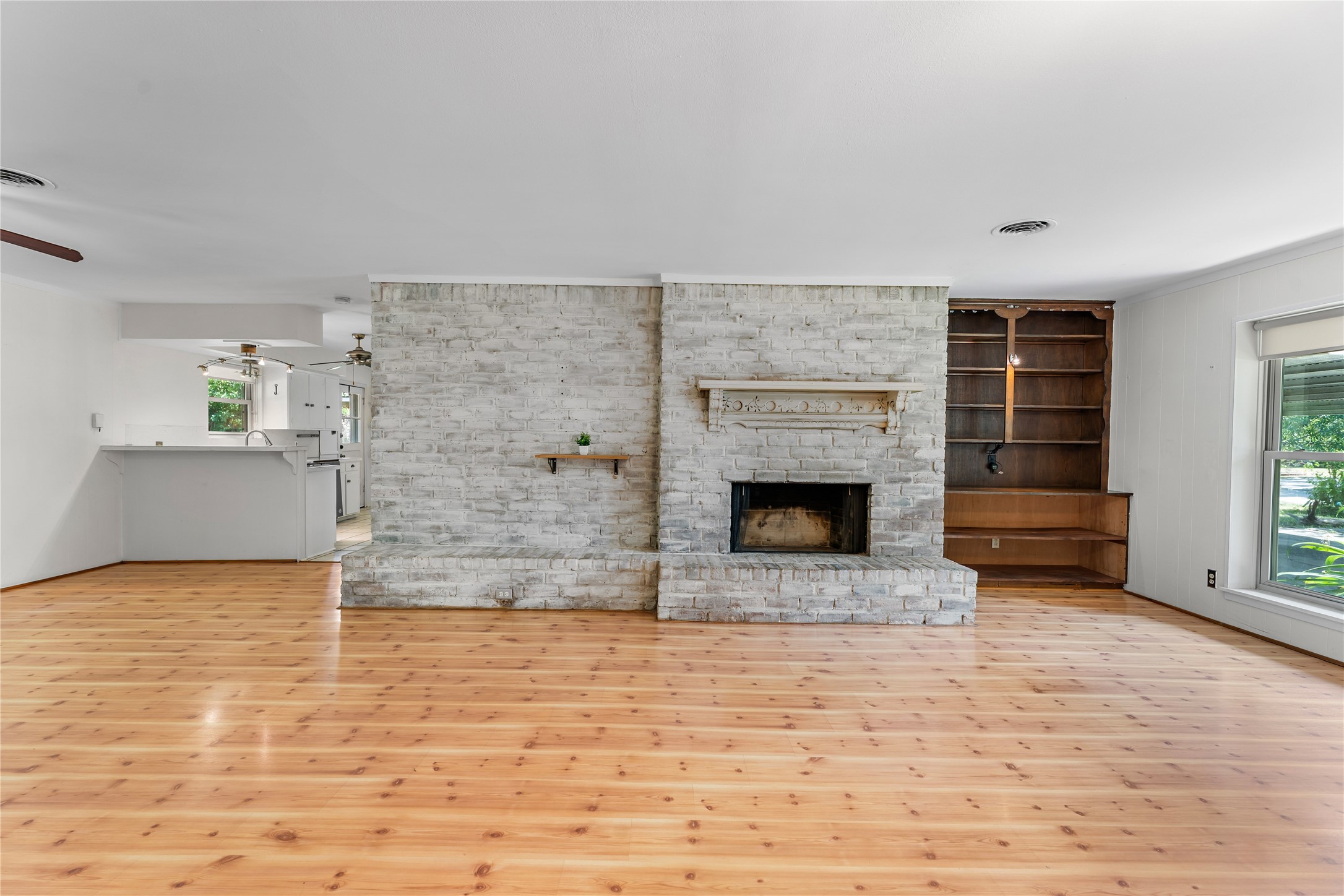 1911 Manila Lane Property Photo 12