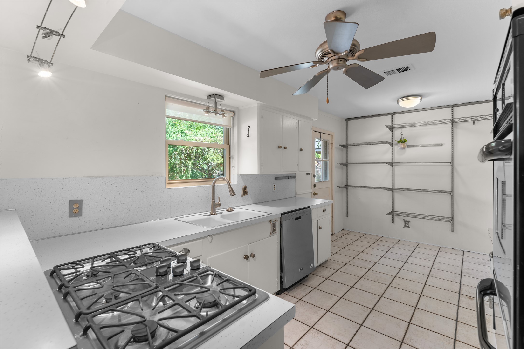 1911 Manila Lane Property Photo 18