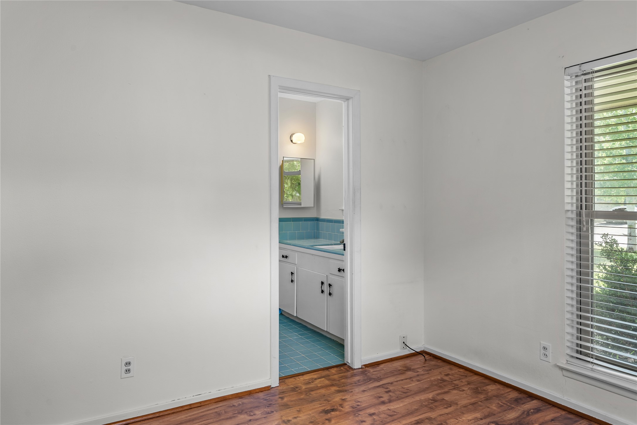 1911 Manila Lane Property Photo 24
