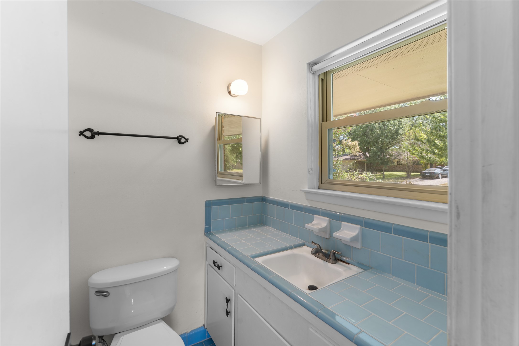 1911 Manila Lane Property Photo 25
