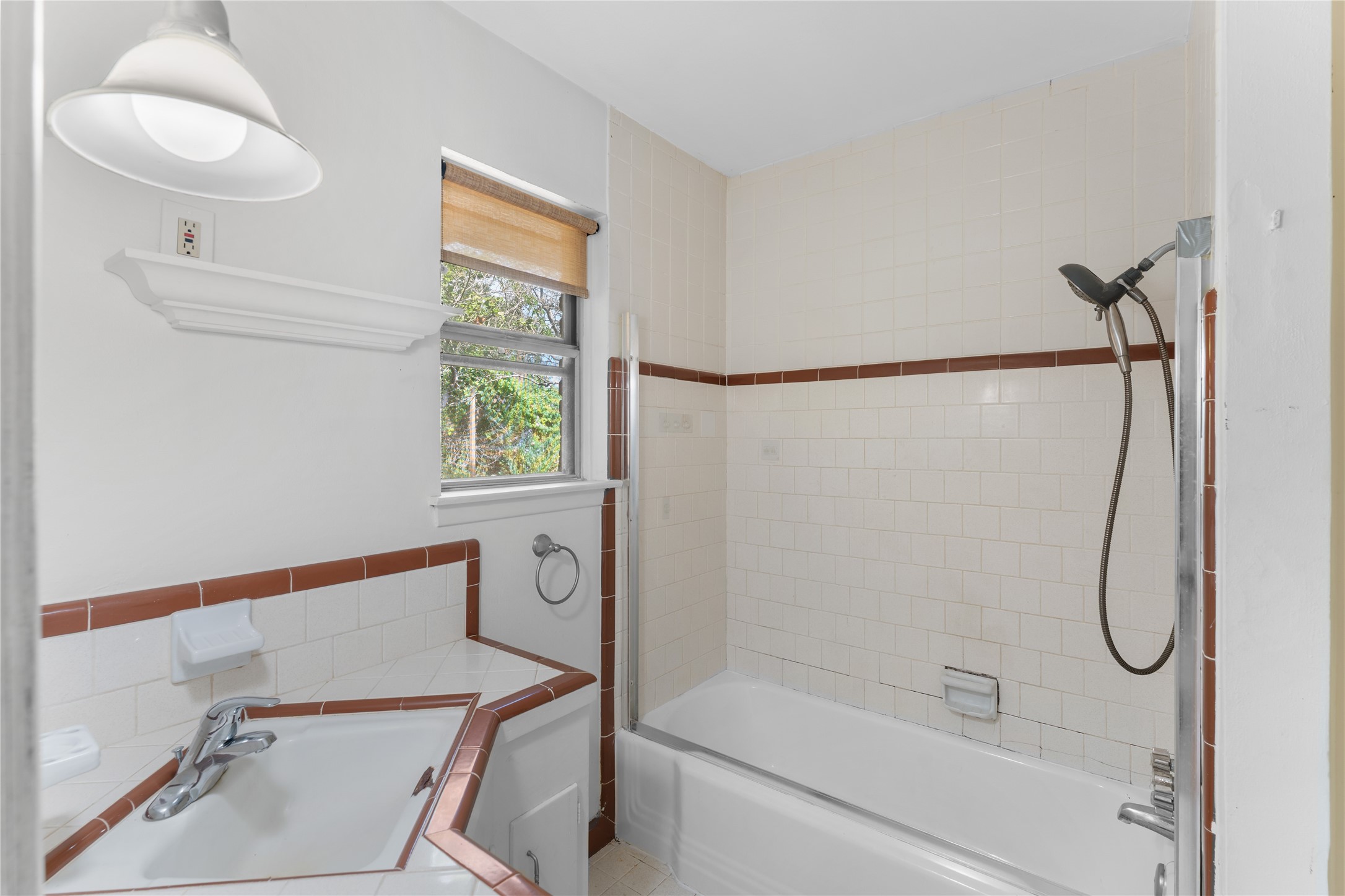 1911 Manila Lane Property Photo 30