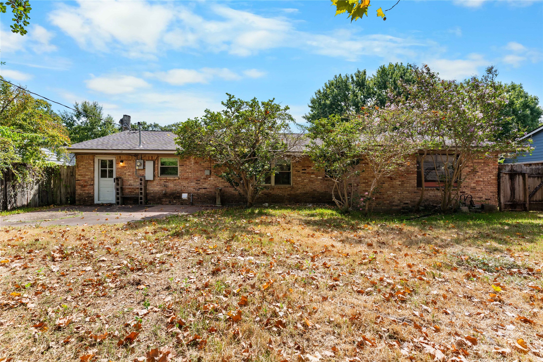 1911 Manila Lane Property Photo 36