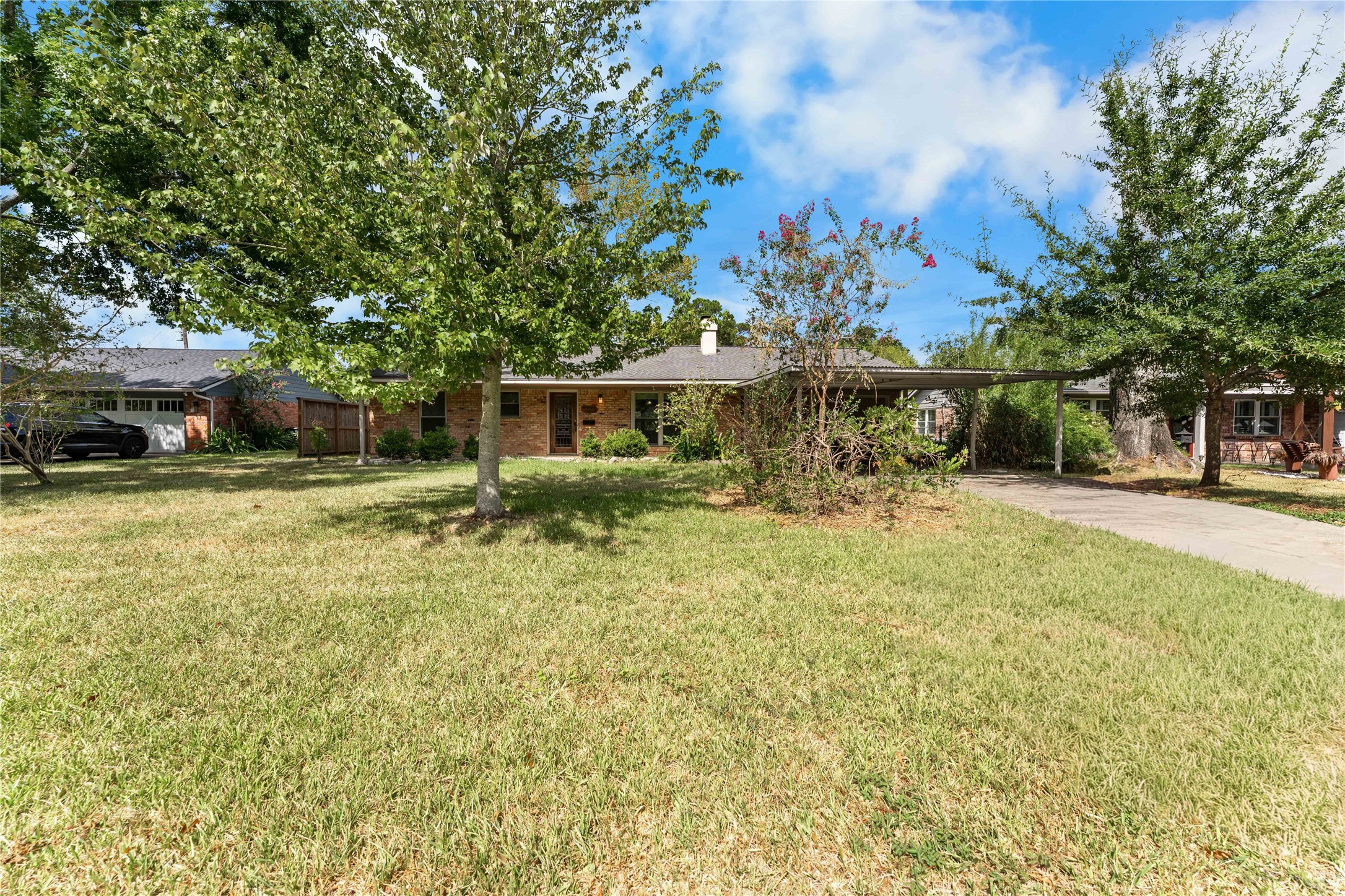 1911 Manila Lane Property Photo 39