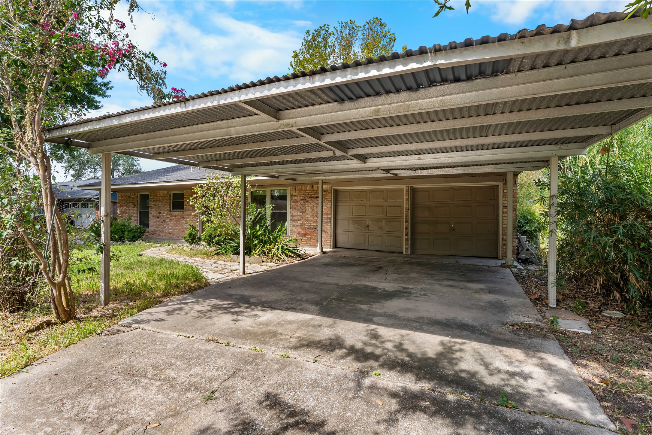 1911 Manila Lane Property Photo 40