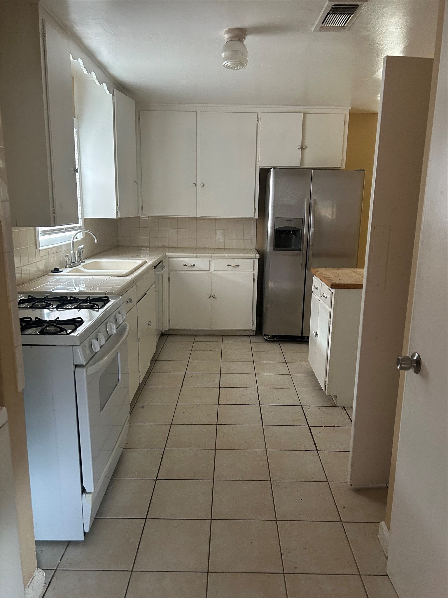 3230 Arbor Street Property Photo 4