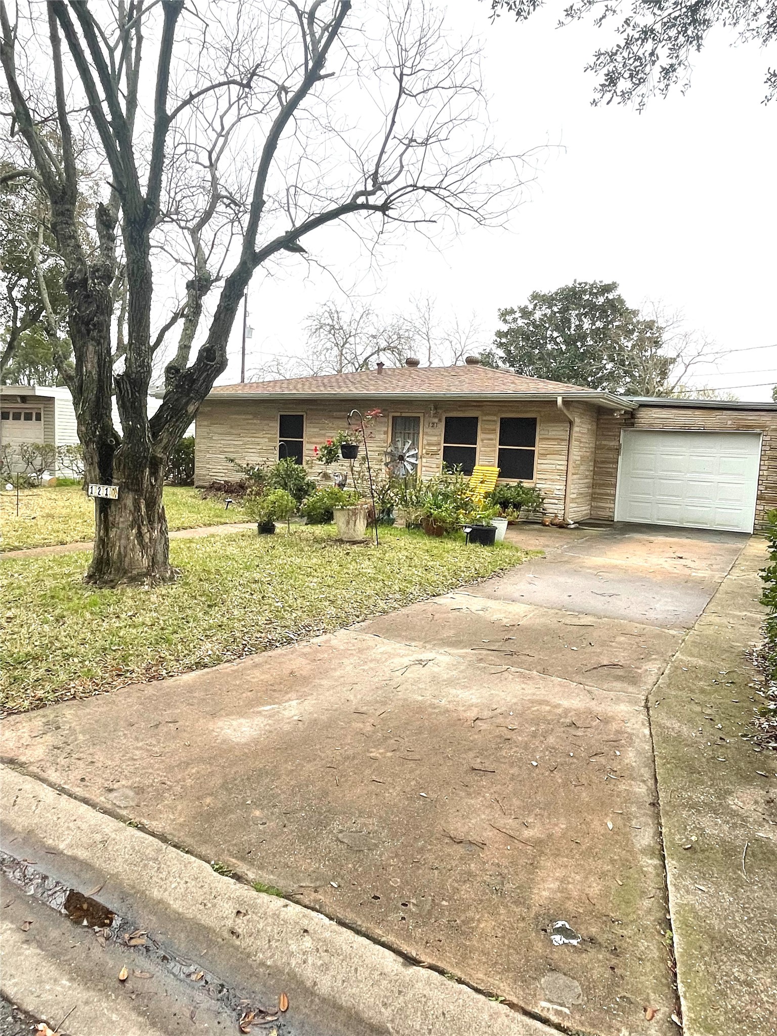 121 Albacore Avenue Property Photo 1