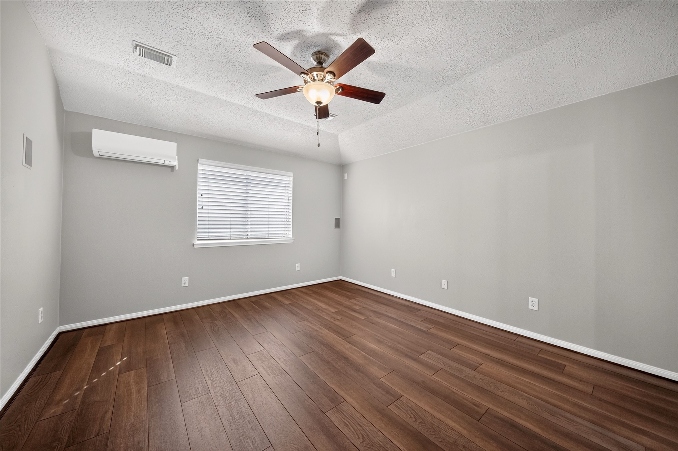 20515 Spring Bluff Lane Property Photo 16