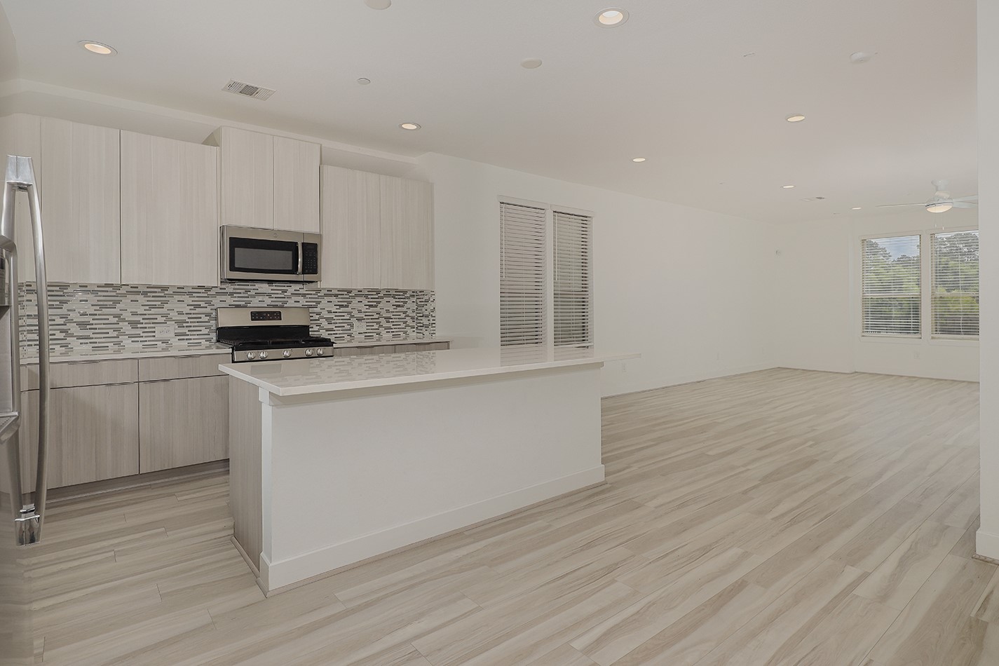 18716 Centro Main Street B Property Photo 3