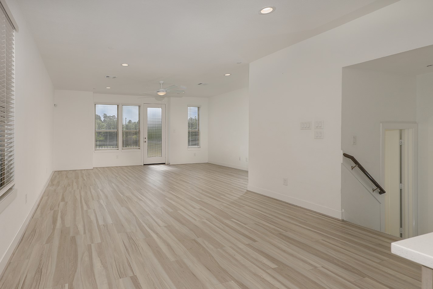 18716 Centro Main Street B Property Photo 8