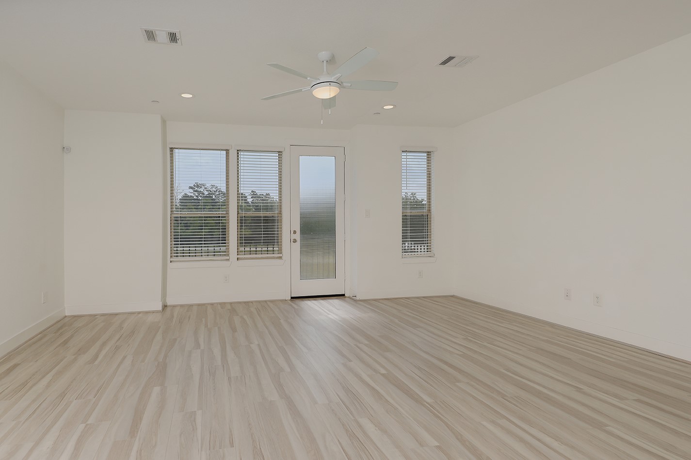 18716 Centro Main Street B Property Photo 9