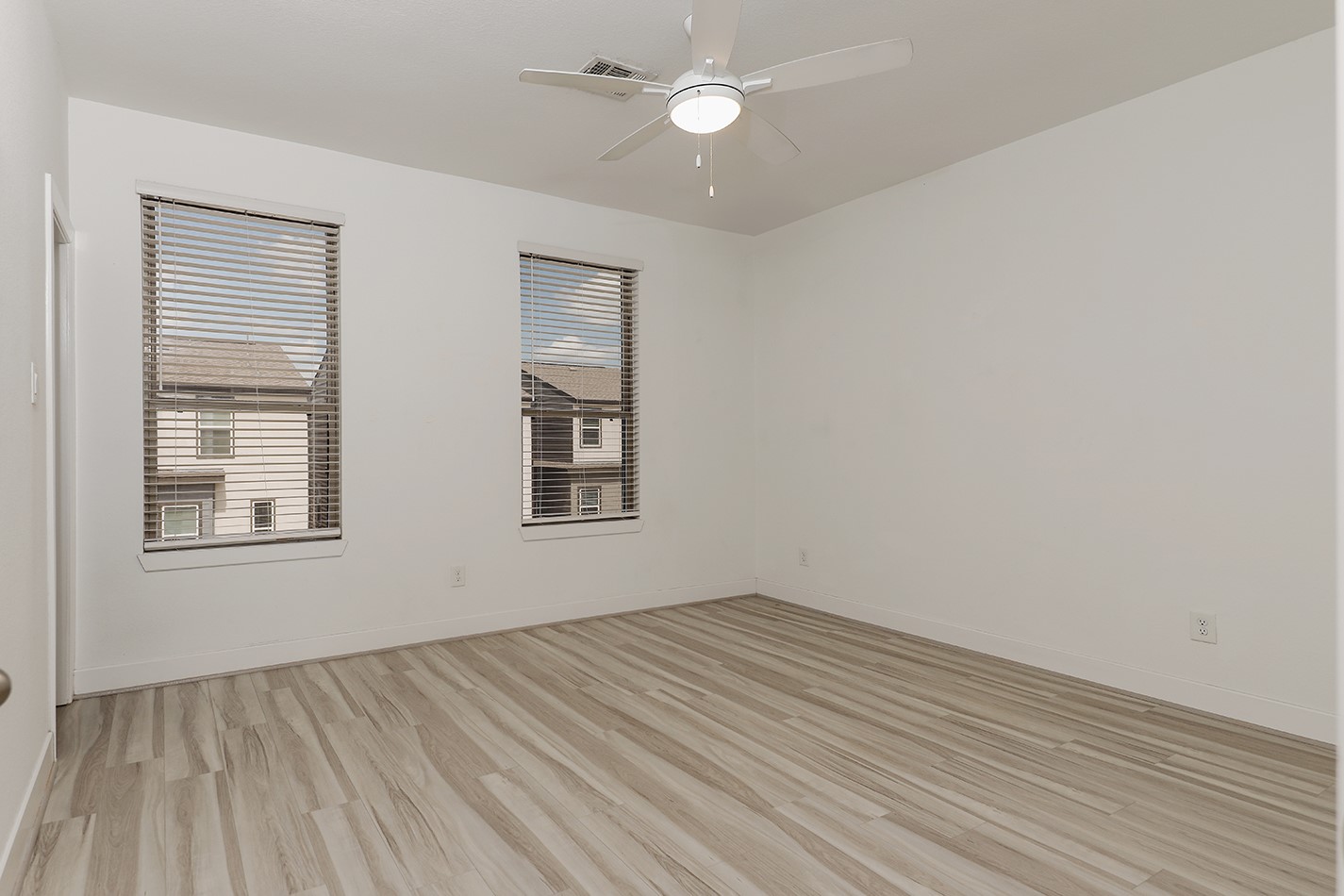 18716 Centro Main Street B Property Photo 12