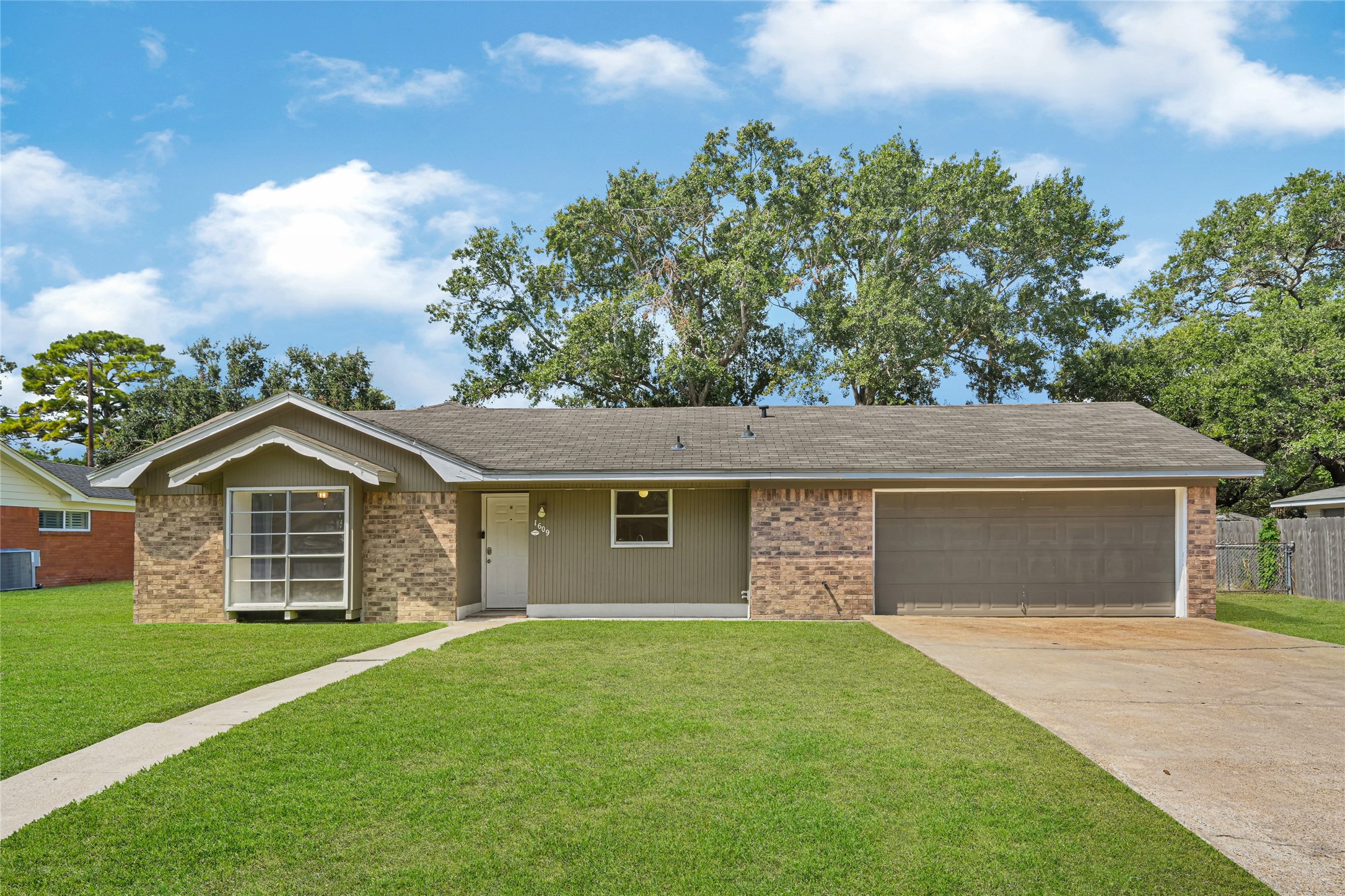 1609 Heights Drive Property Photo 1