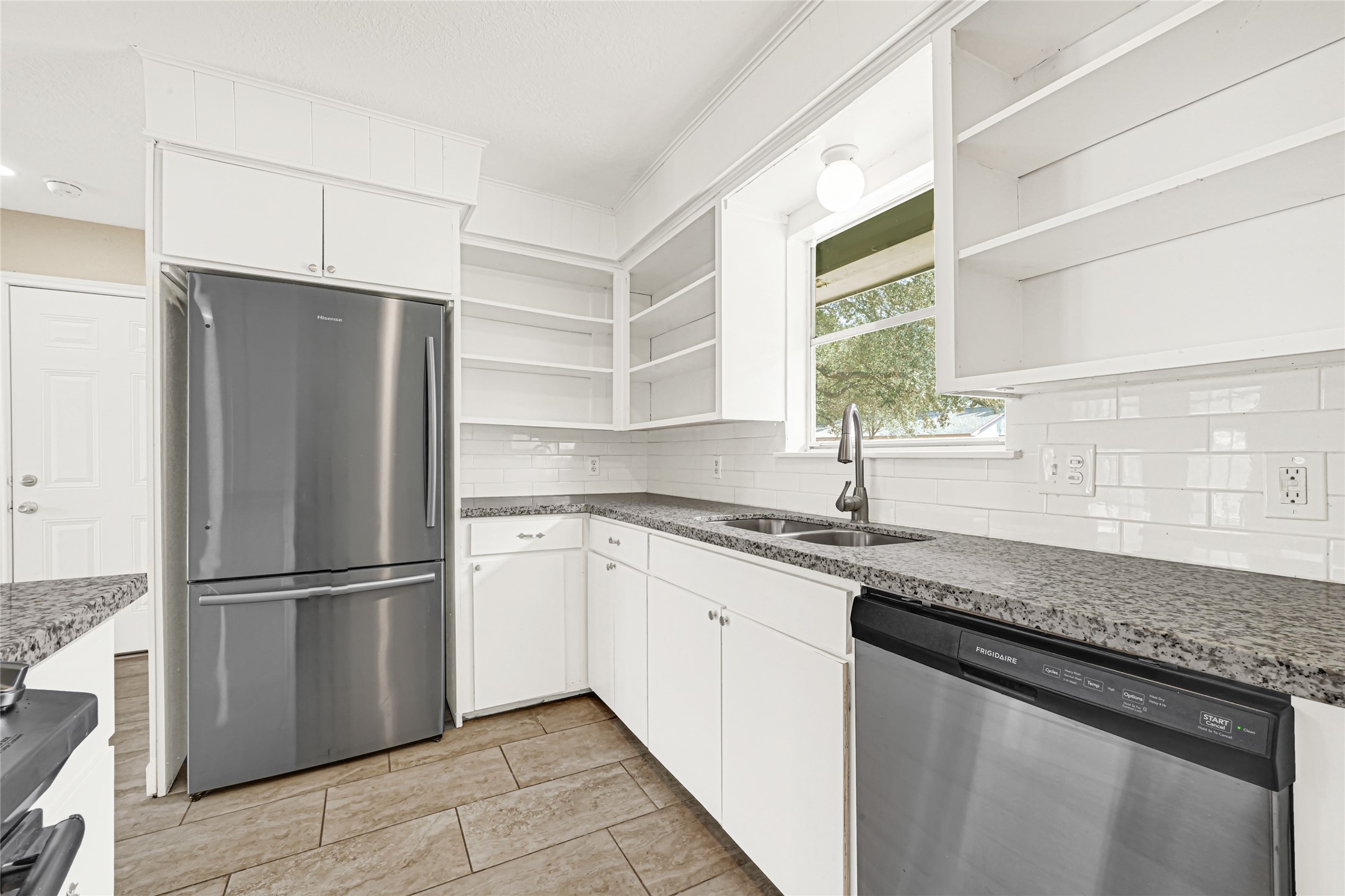 1609 Heights Drive Property Photo 2