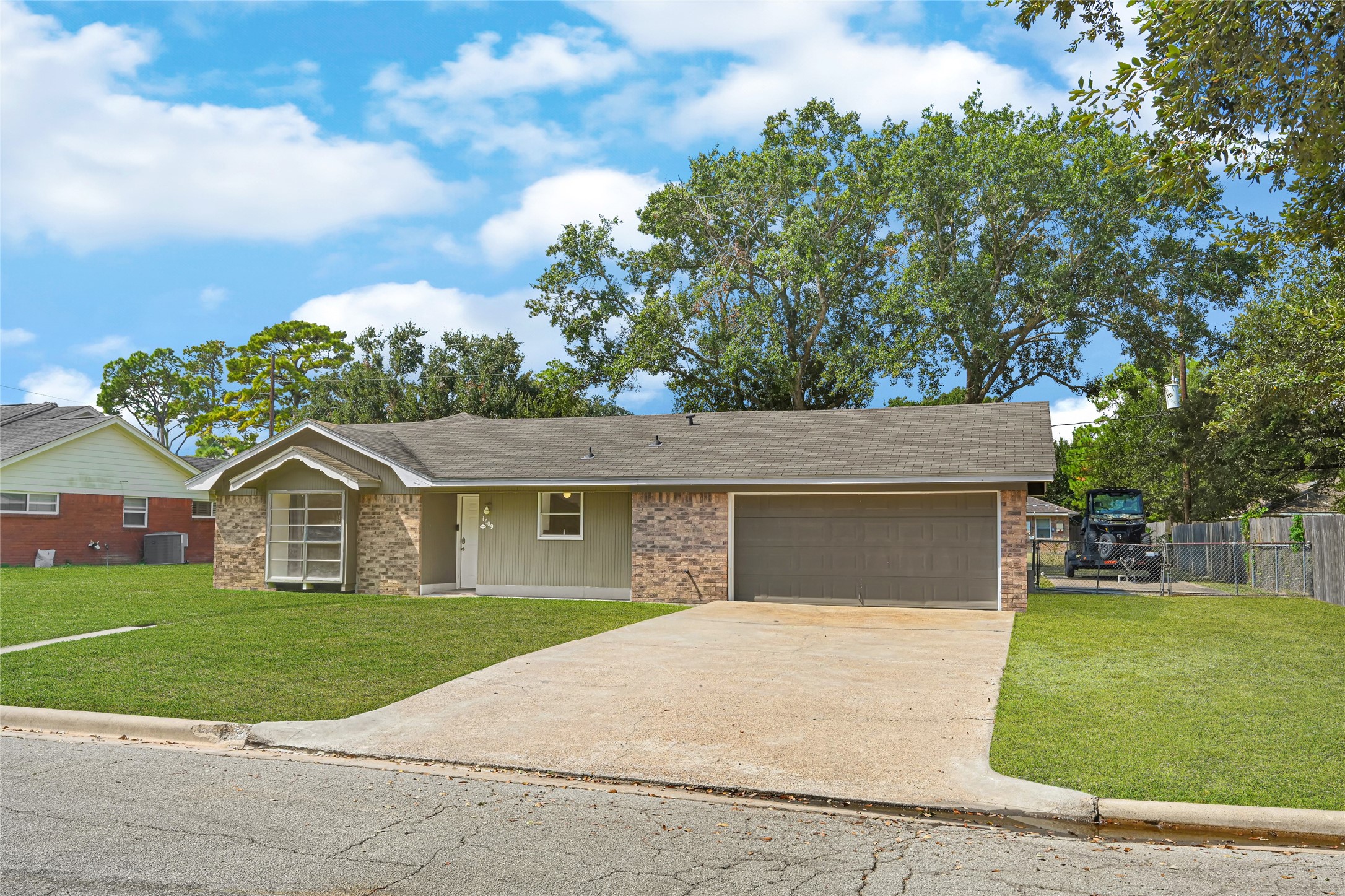 1609 Heights Drive Property Photo 3