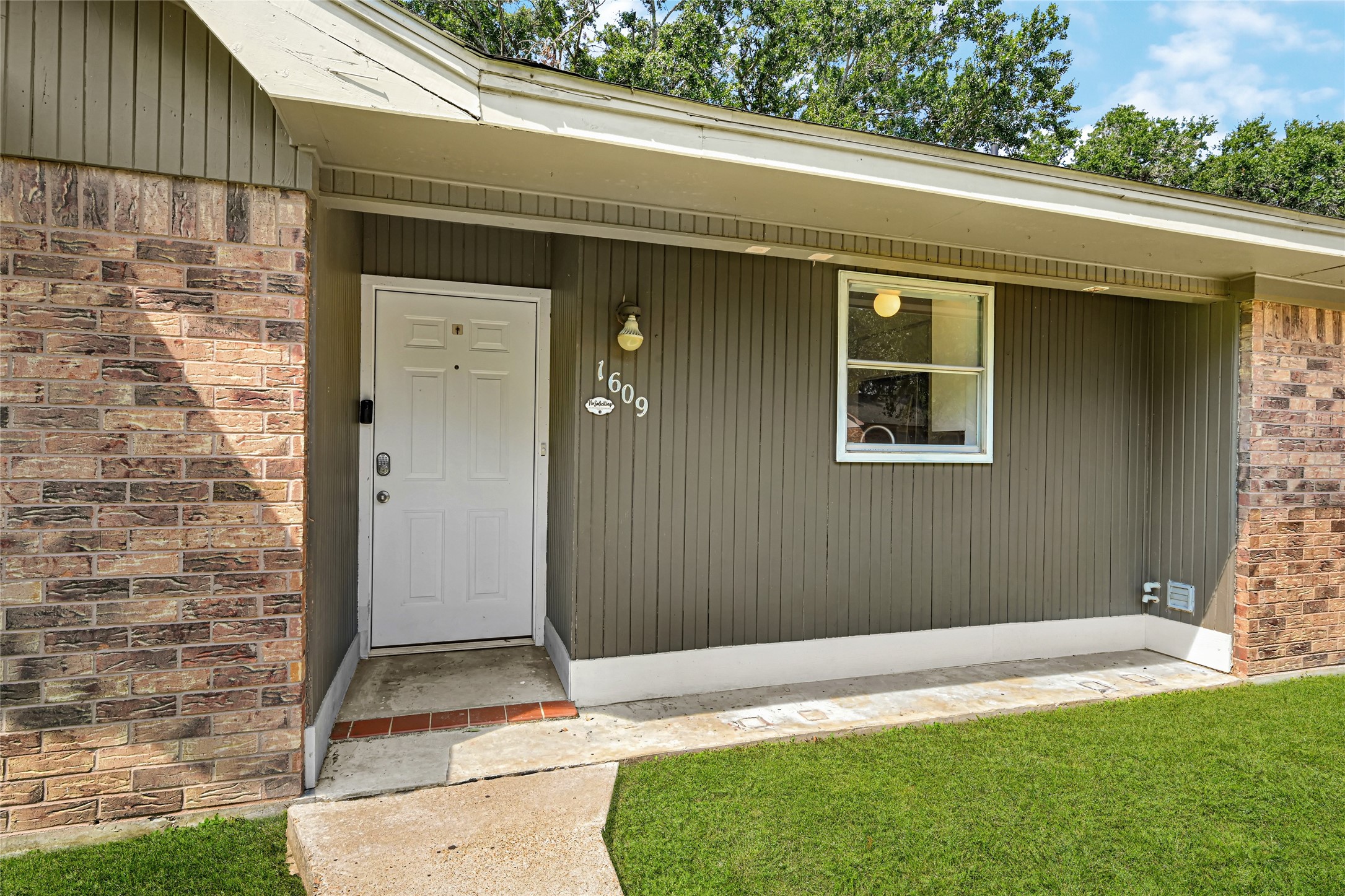 1609 Heights Drive Property Photo 4