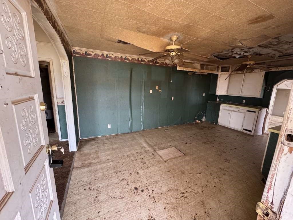 610 W Garrison Avenue Property Photo 2