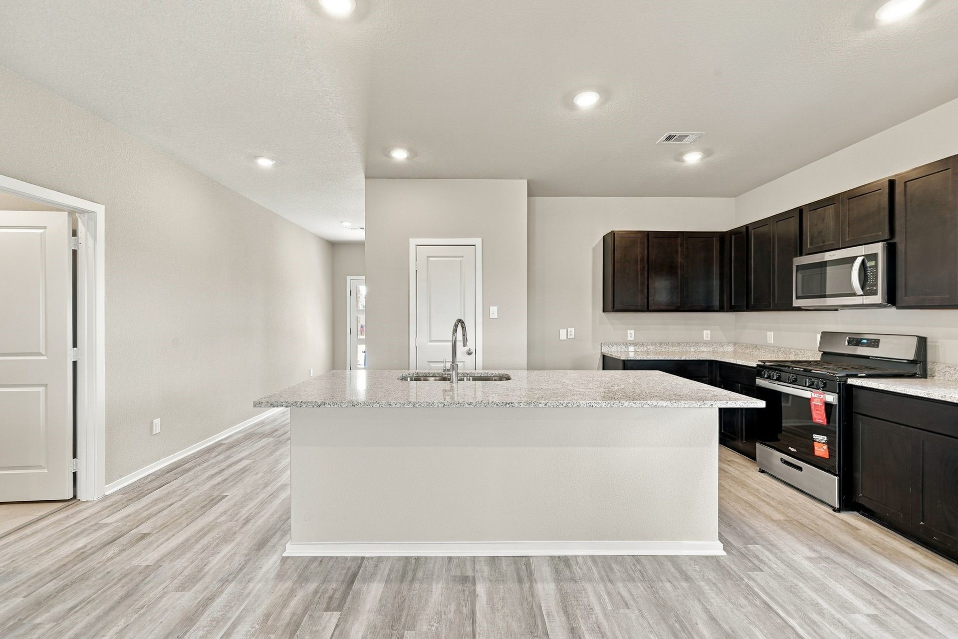 1907 Starlight Street Property Photo 7