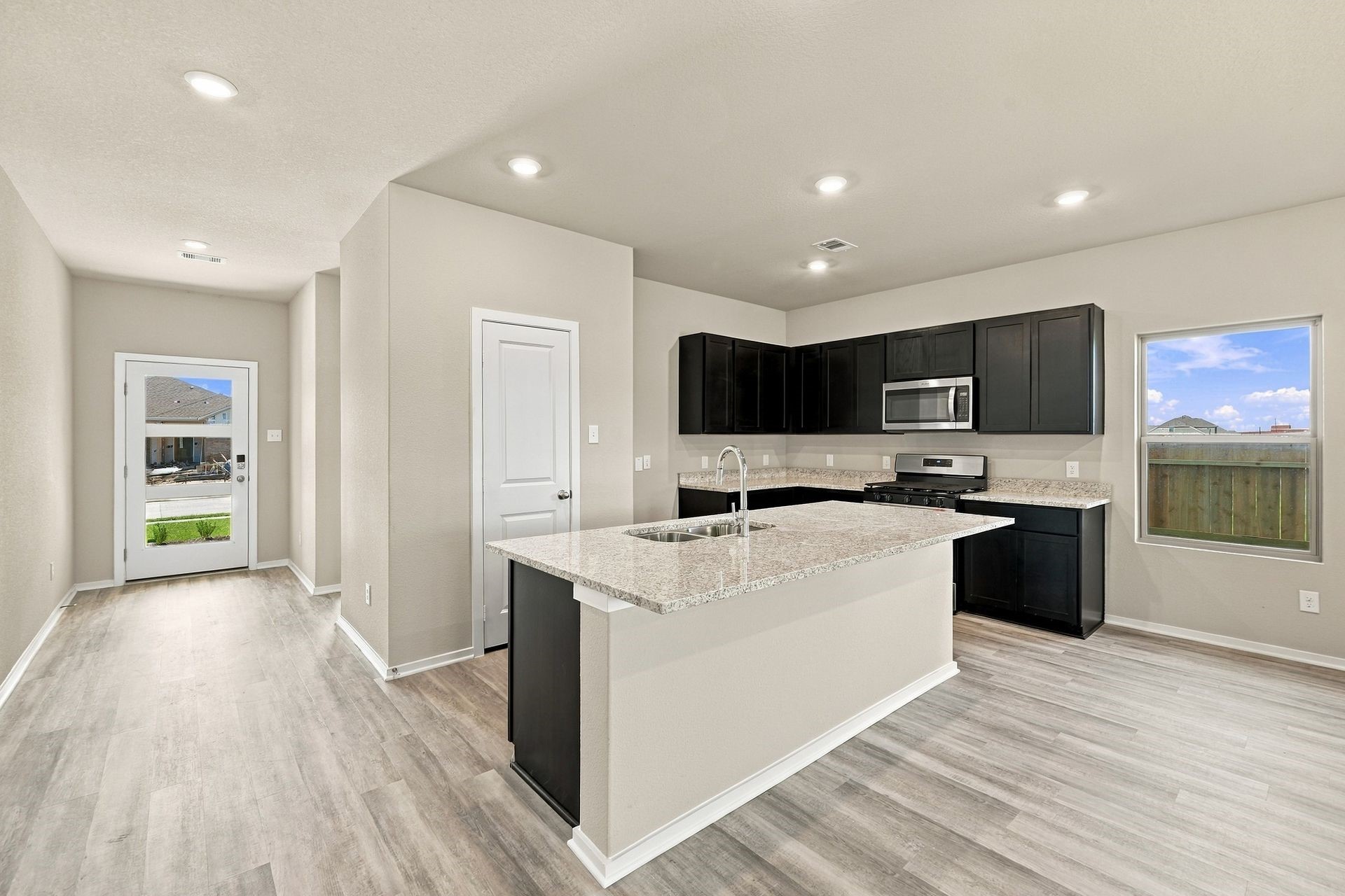 1907 Starlight Street Property Photo 8
