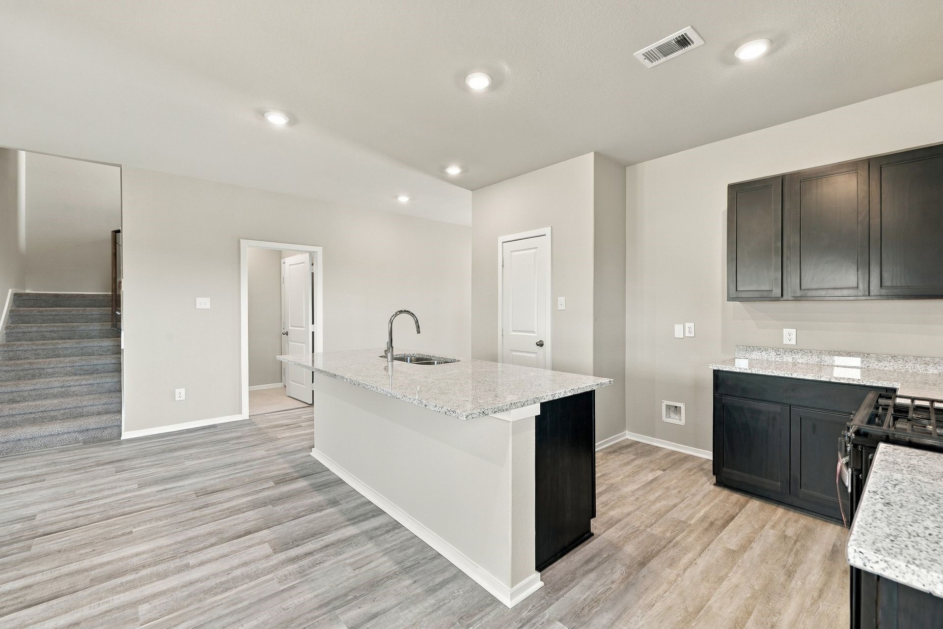 1907 Starlight Street Property Photo 9