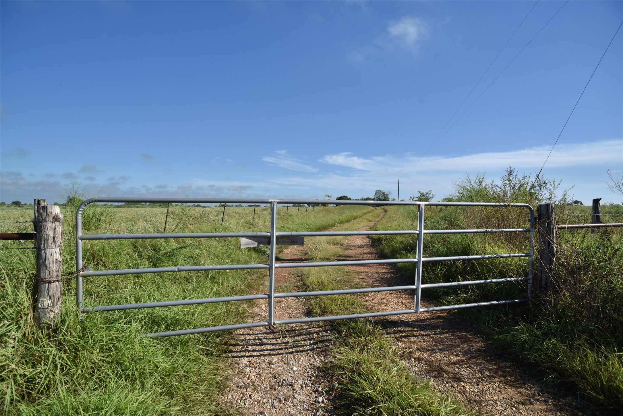 5677 Highway 90 Property Photo 2