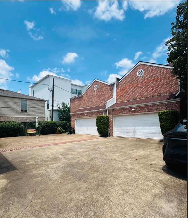 2413 Potomac Drive D Property Photo 1