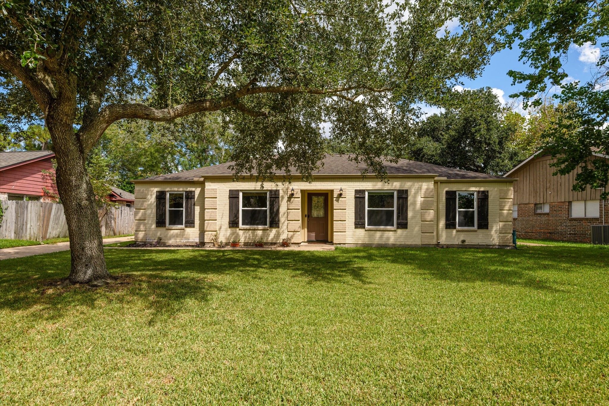15811 Wandering Trail Property Photo 2
