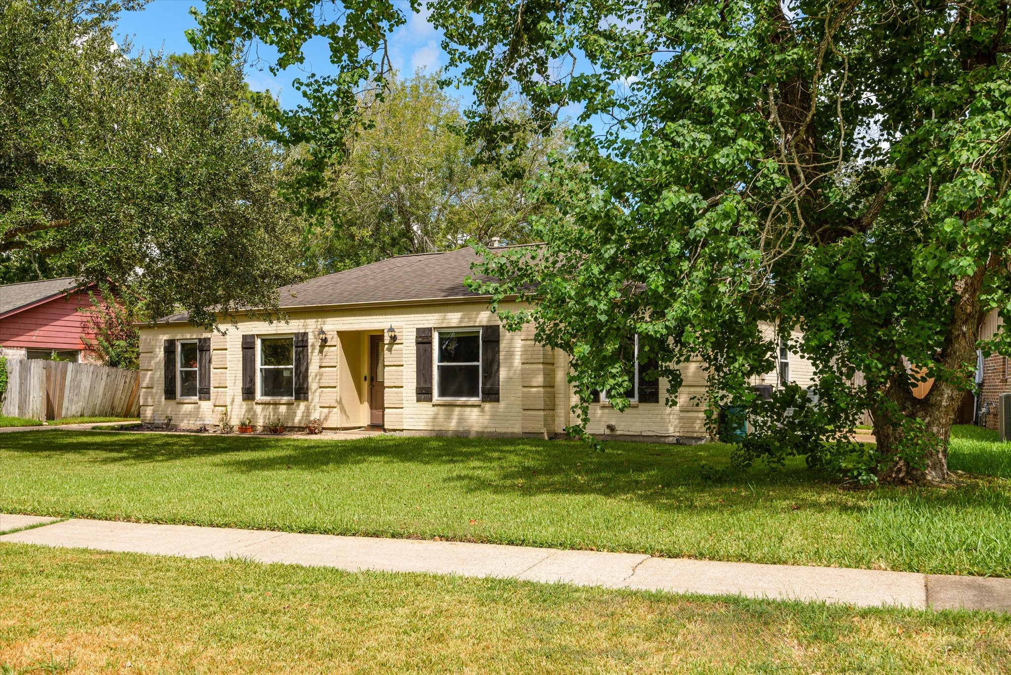 15811 Wandering Trail Property Photo 4