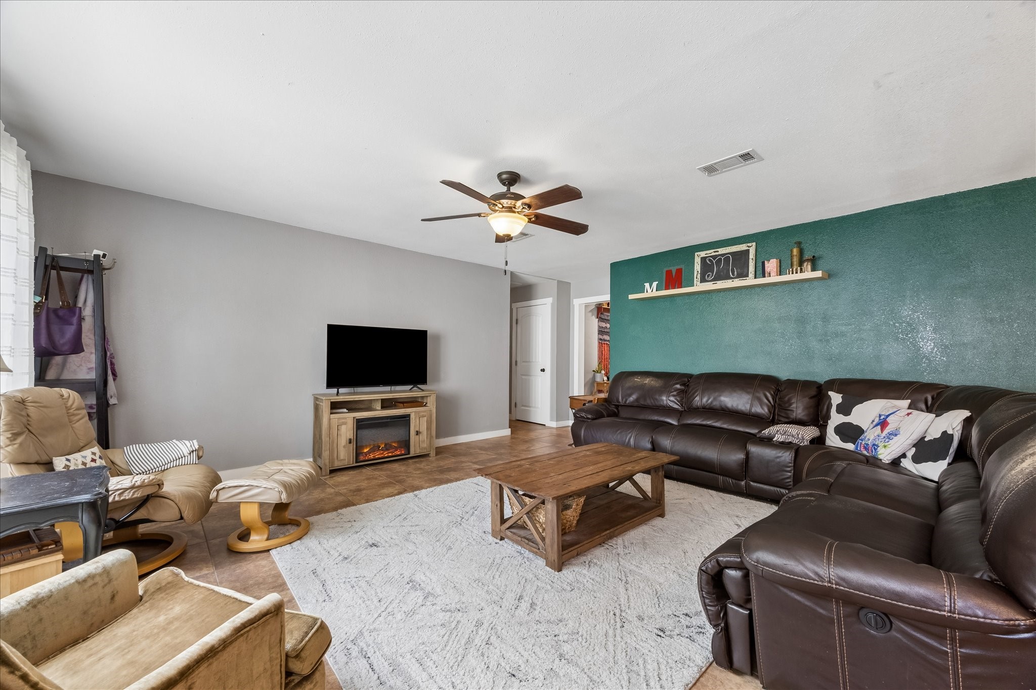 15811 Wandering Trail Property Photo 6