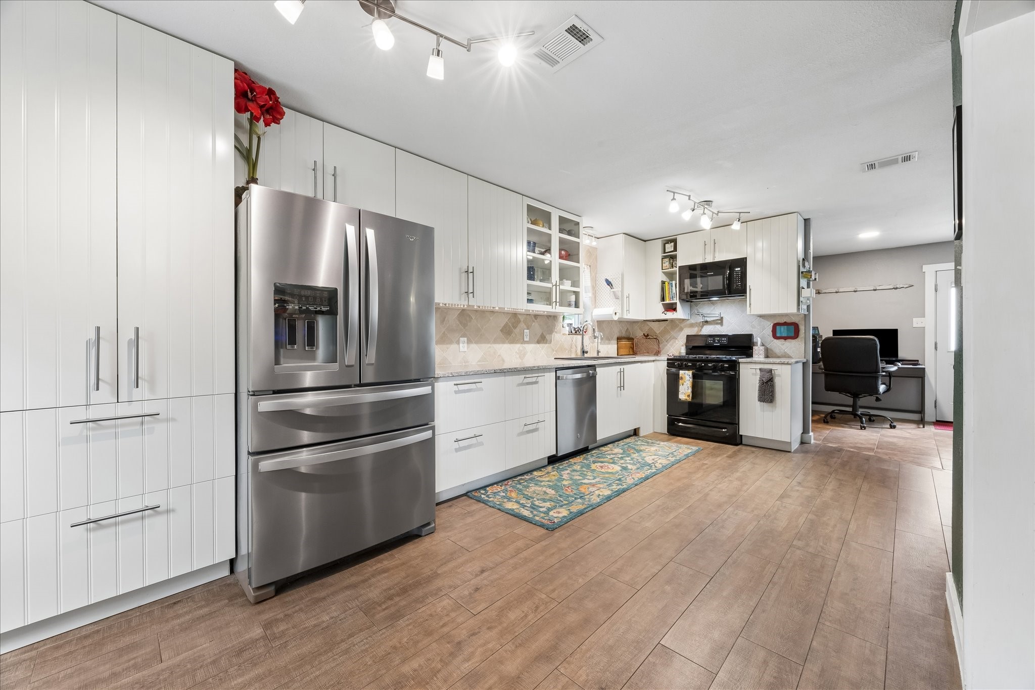 15811 Wandering Trail Property Photo 7