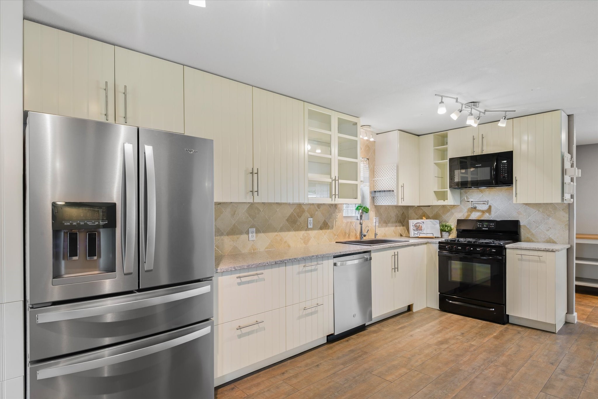 15811 Wandering Trail Property Photo 8