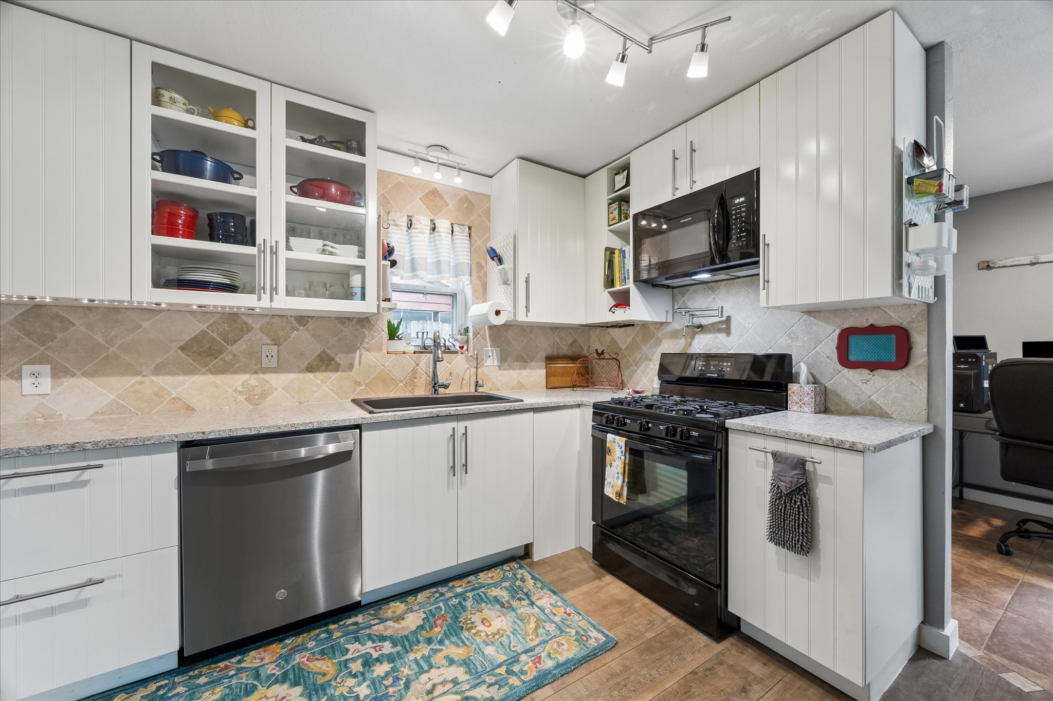 15811 Wandering Trail Property Photo 10