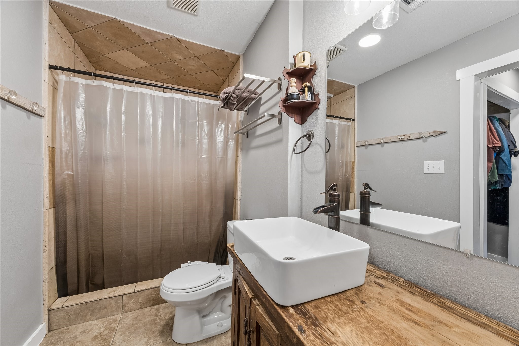 15811 Wandering Trail Property Photo 14