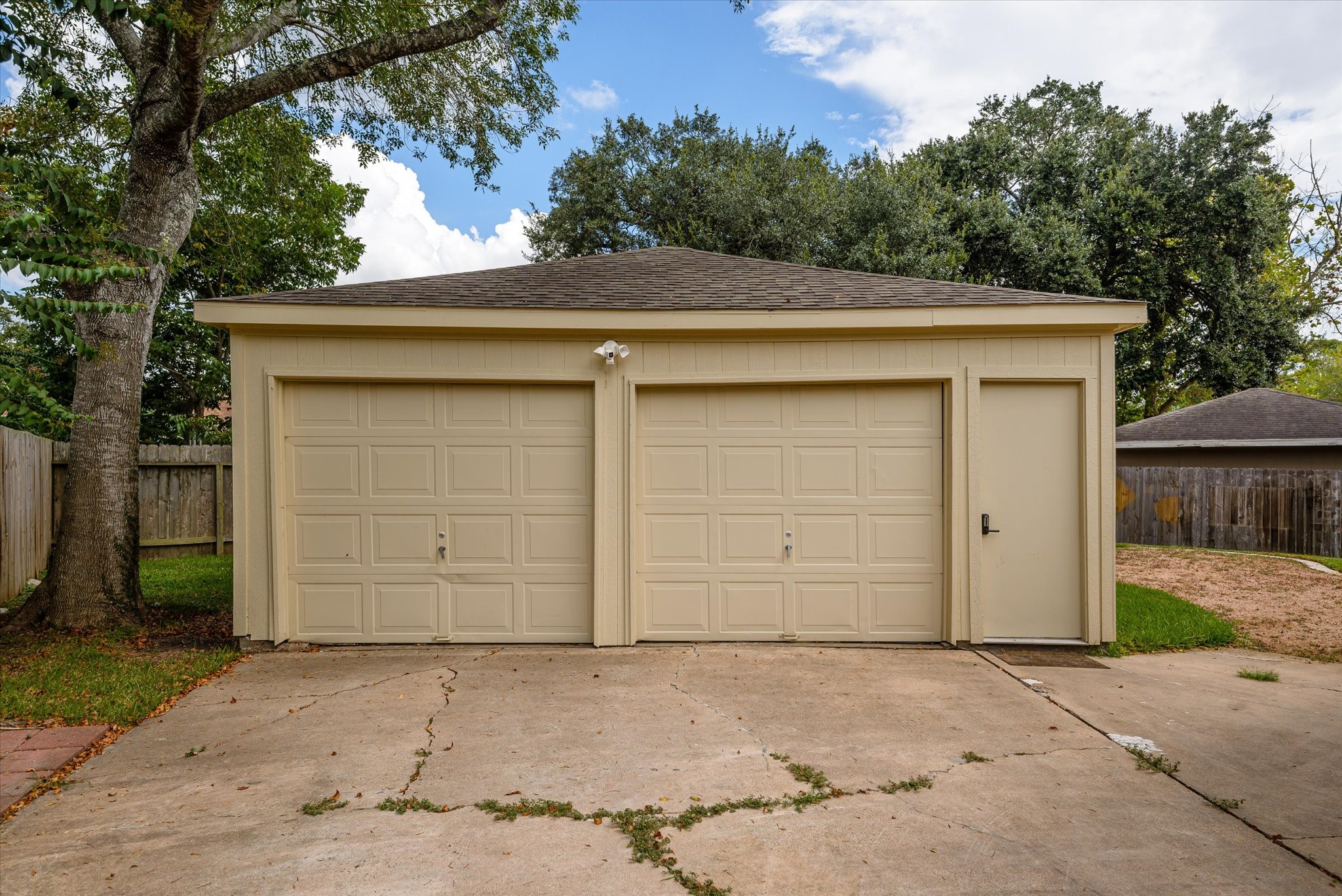 15811 Wandering Trail Property Photo 24