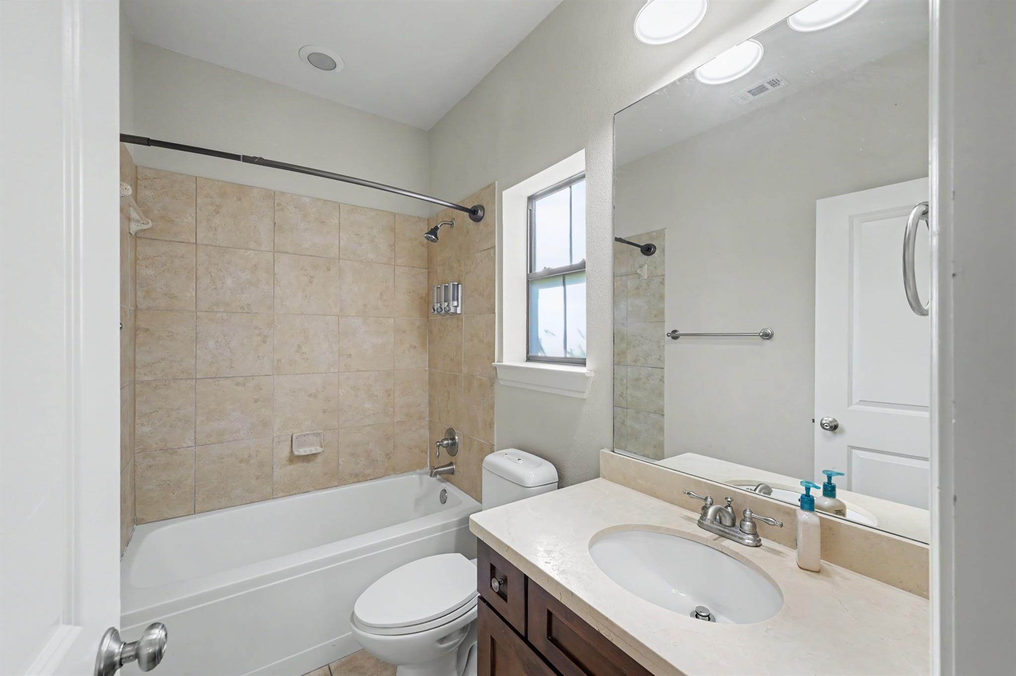 5213 Eigel Street B Property Photo 9