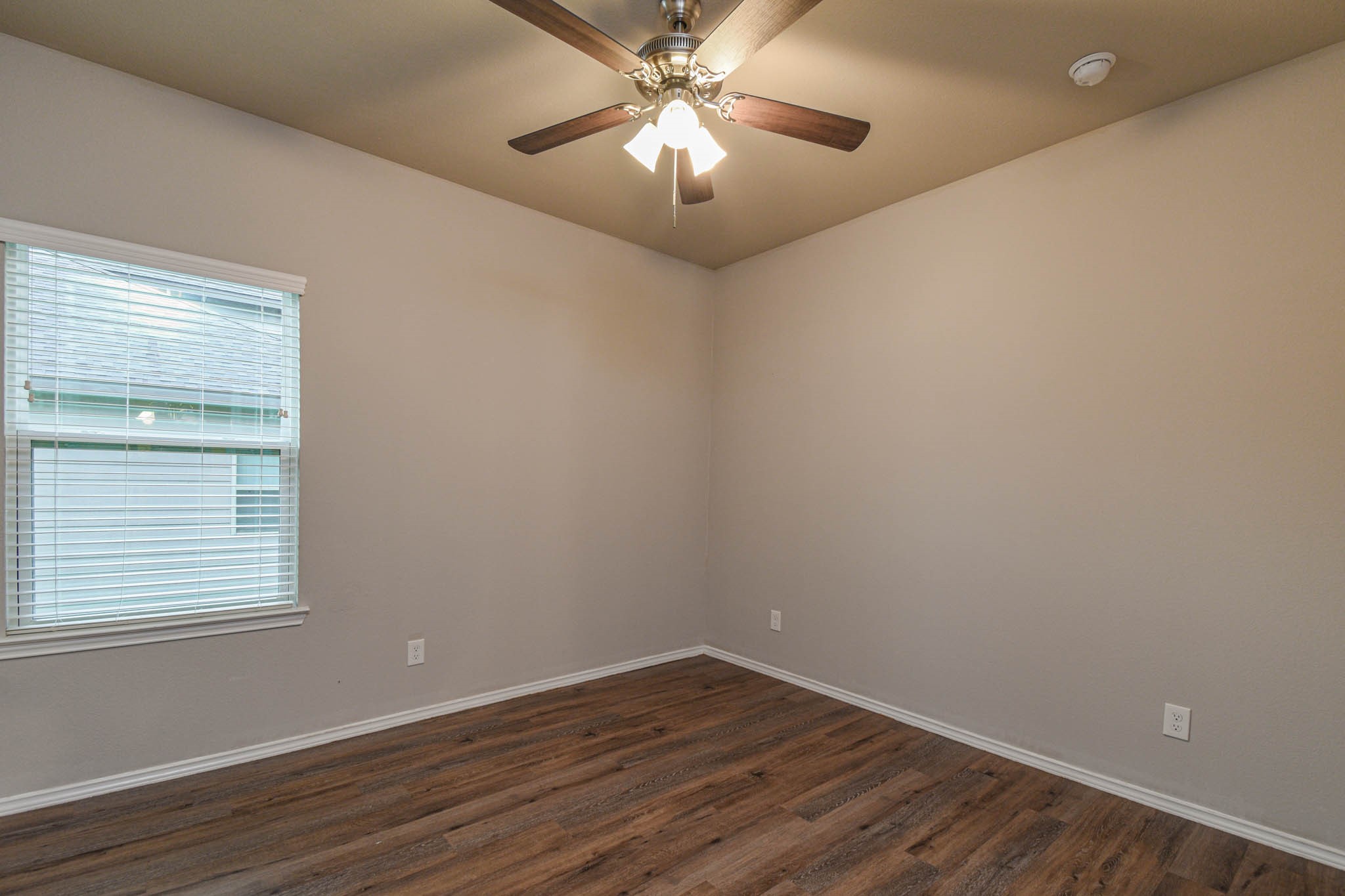 15633 Sycamore Dr Property Photo 6