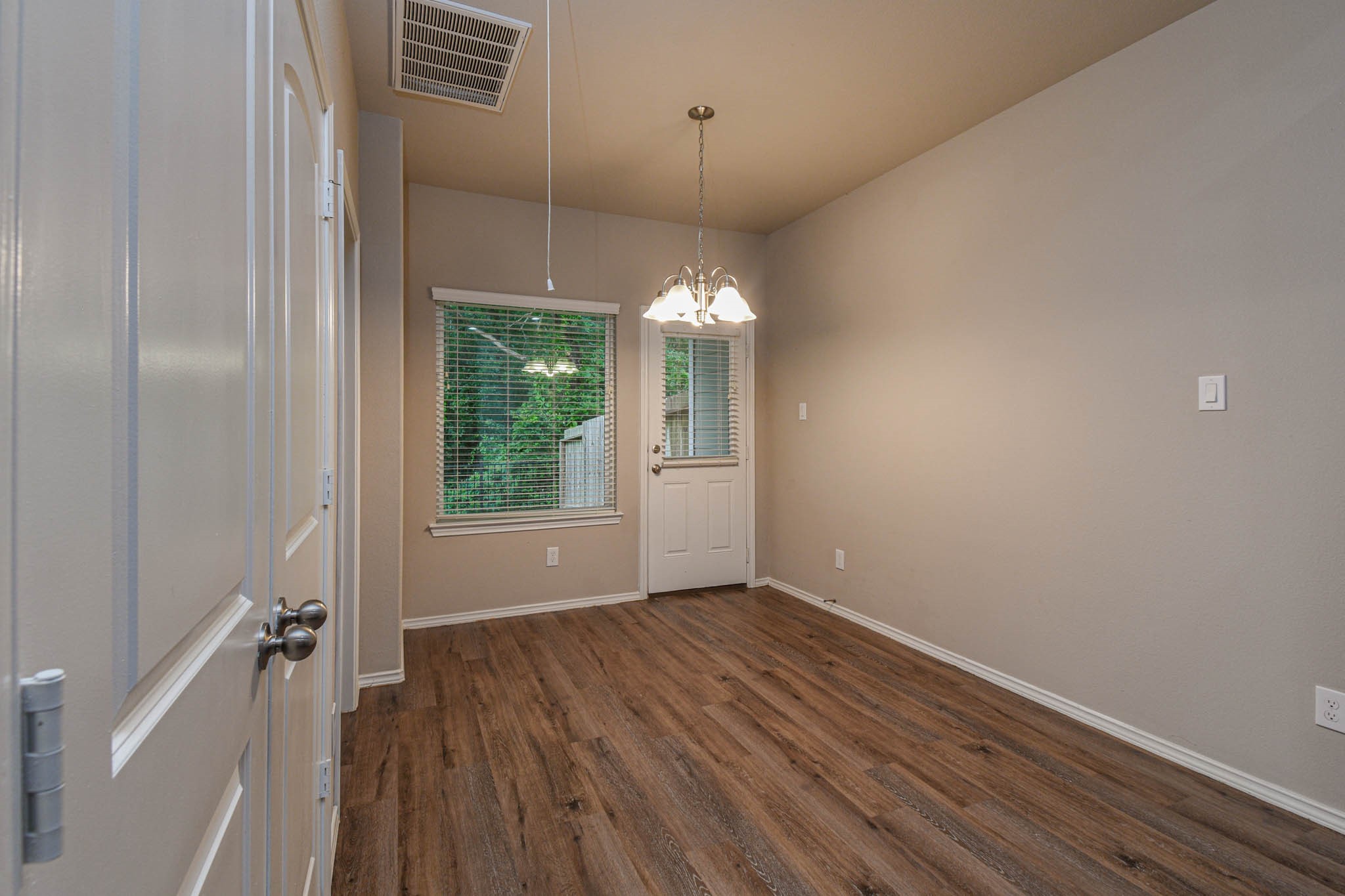 15633 Sycamore Dr Property Photo 11