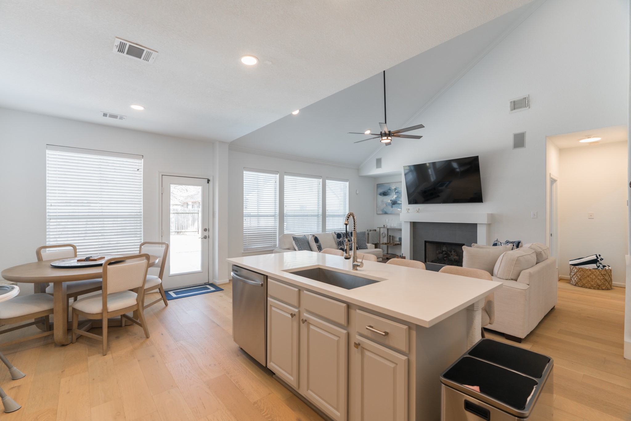 135 S Rocky Point Circle Property Photo 1