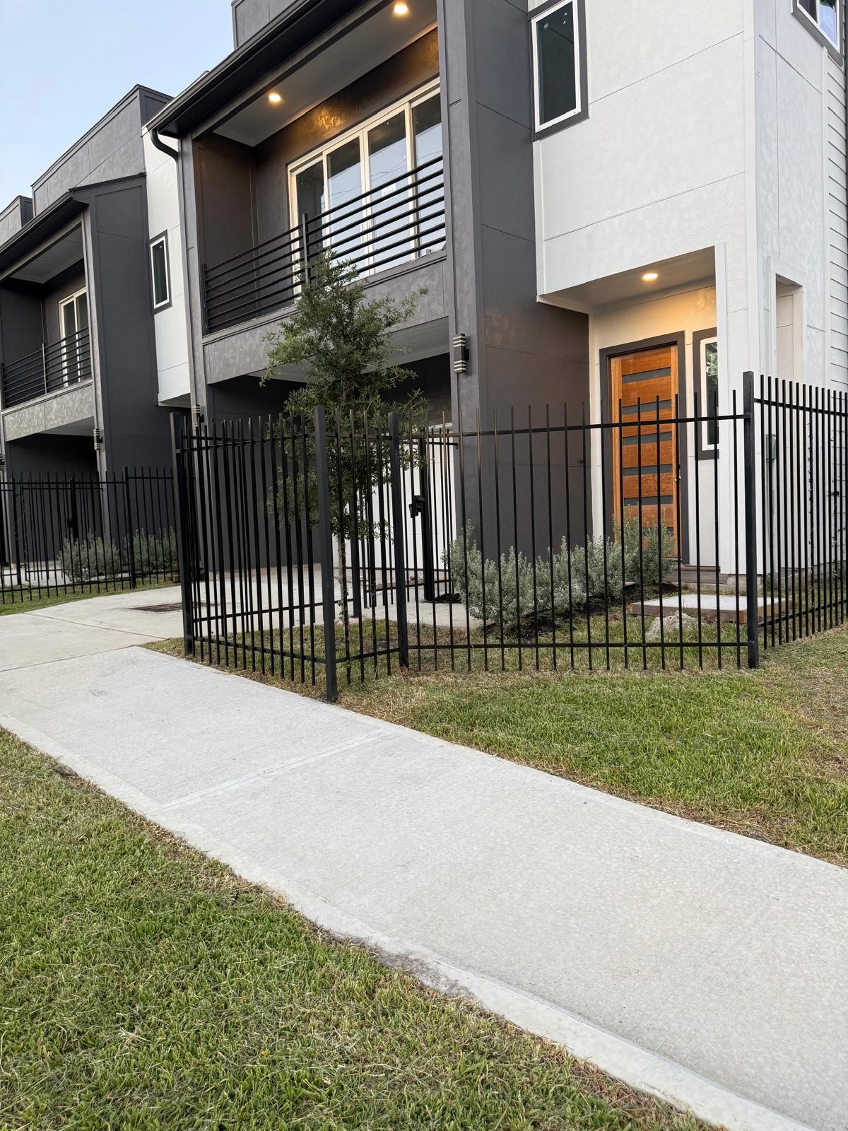 6844 Del Rio Street Property Photo 13