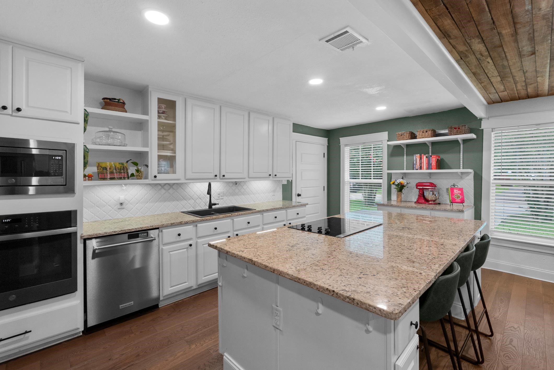4825 Kingfisher Drive Property Photo 1