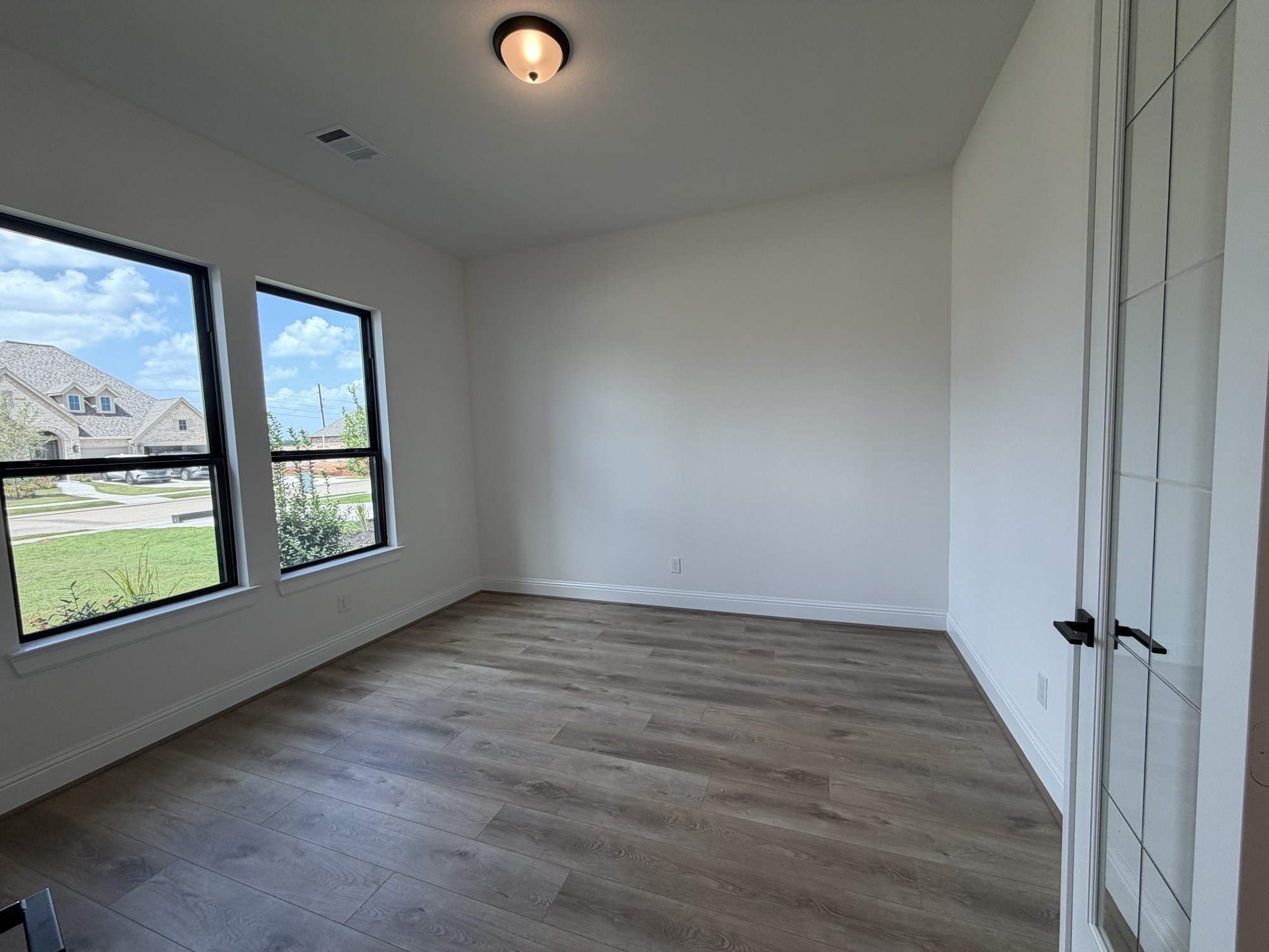 5206 Deer Valley Court Property Photo 3