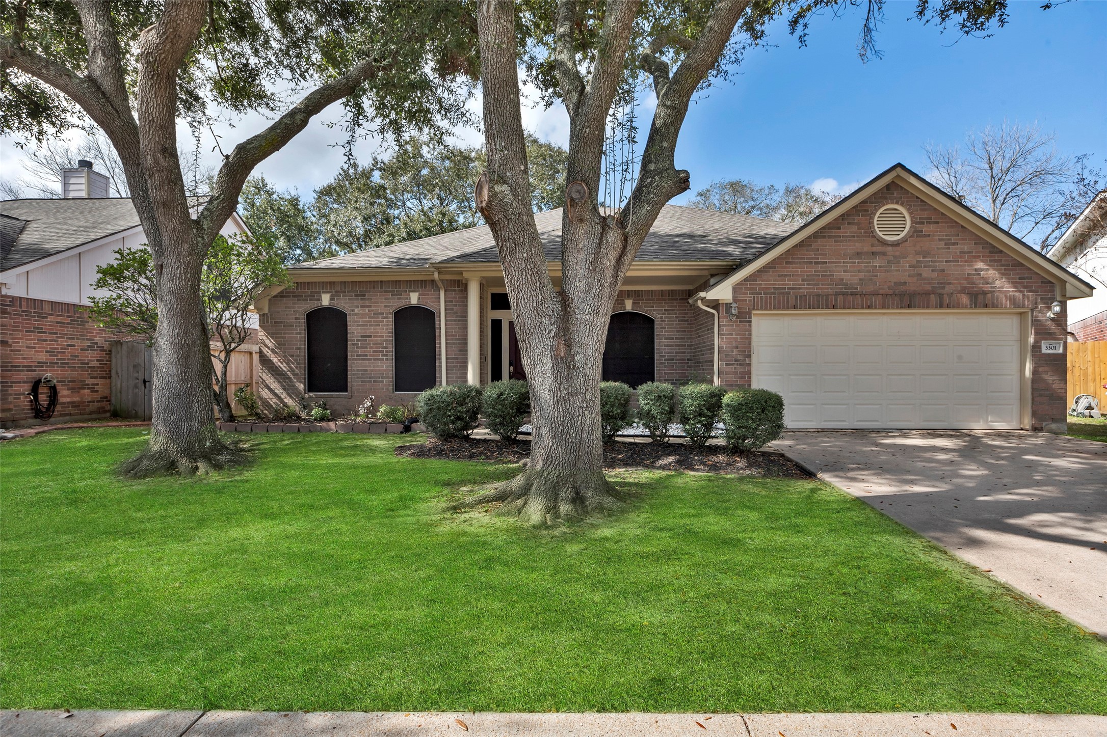 3301 Surrey Lane Property Photo